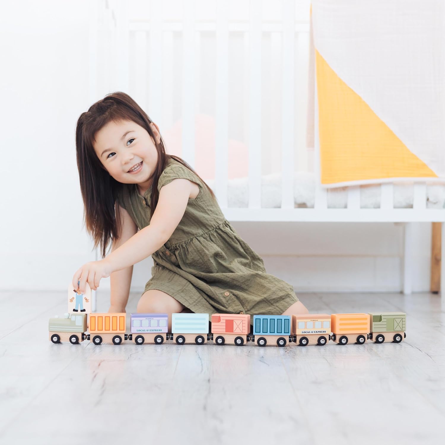 Pearhead Wooden Train Set for Toddlers – 10-Piece Magnetic Train Cars, FSC-Certified Wood, Montessori STEM Toy, Develops Fine Motor Skills, Compatible with Major Brands, Boys and Girls, Ages 2 3 4