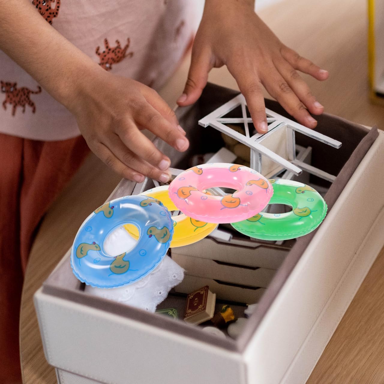60 Pcs Mini Swim Rings Photo Props：Pool Float Toys for Dollhouse Decor, Photo Props, DIY Mini House Accessories - House Ornaments pp Swim Ring Plaything for Baby Children