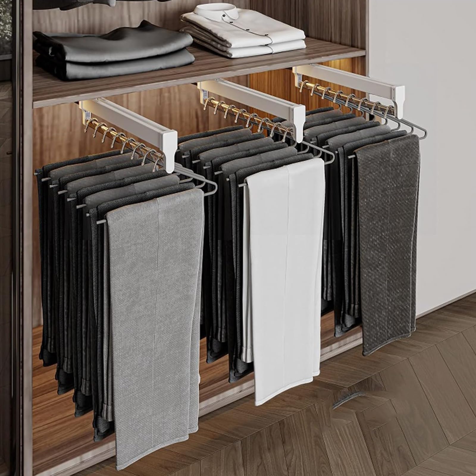 Porte-pantalons coulissant télescopique pour organiser un petit placard encombré