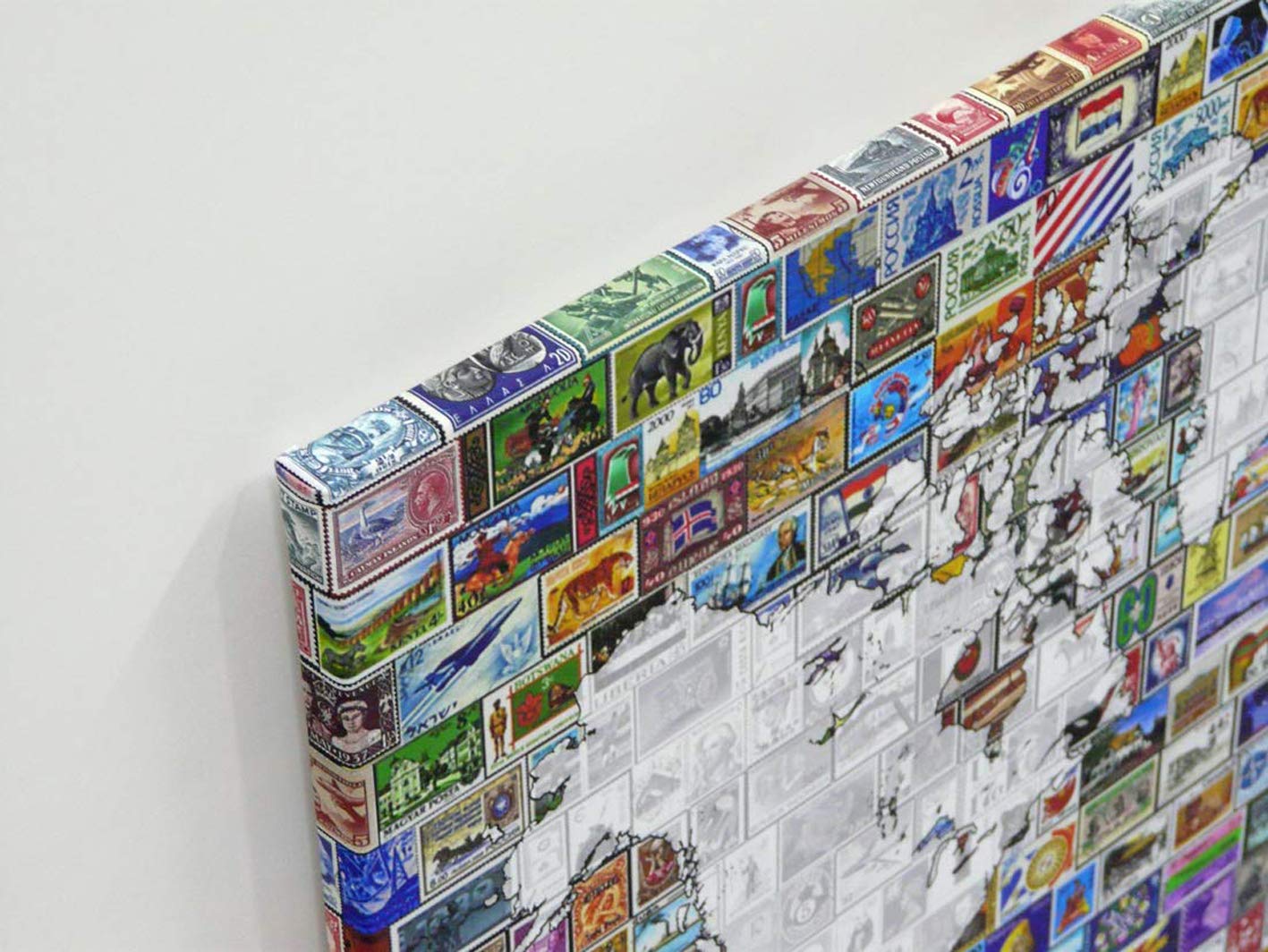 Lienzo Mapa del Mundo con Sellos Antiguos (P2168)- Impreso en Canvas de algodón de 320 gr Tensado en Bastidor de Madera de Pino de 2 cm de Grosor. Acabado Mate (60x90cm)