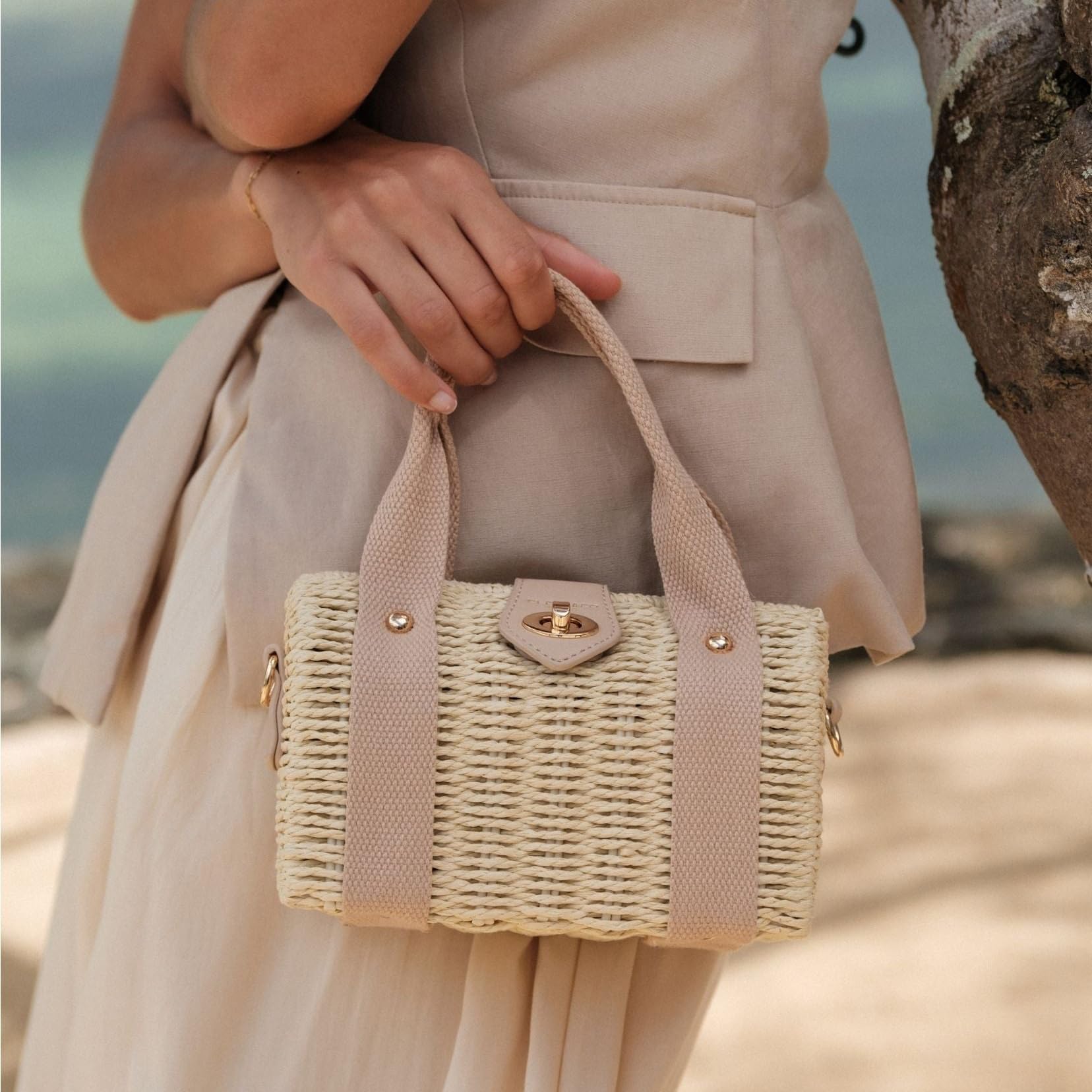 flora & co Sac à Main Bandoulière en Paille Tissée pour Femme - Petit Sac de Plage Vacances Estival - Besace Bohème Porté Main Épaule - Chic Moderne