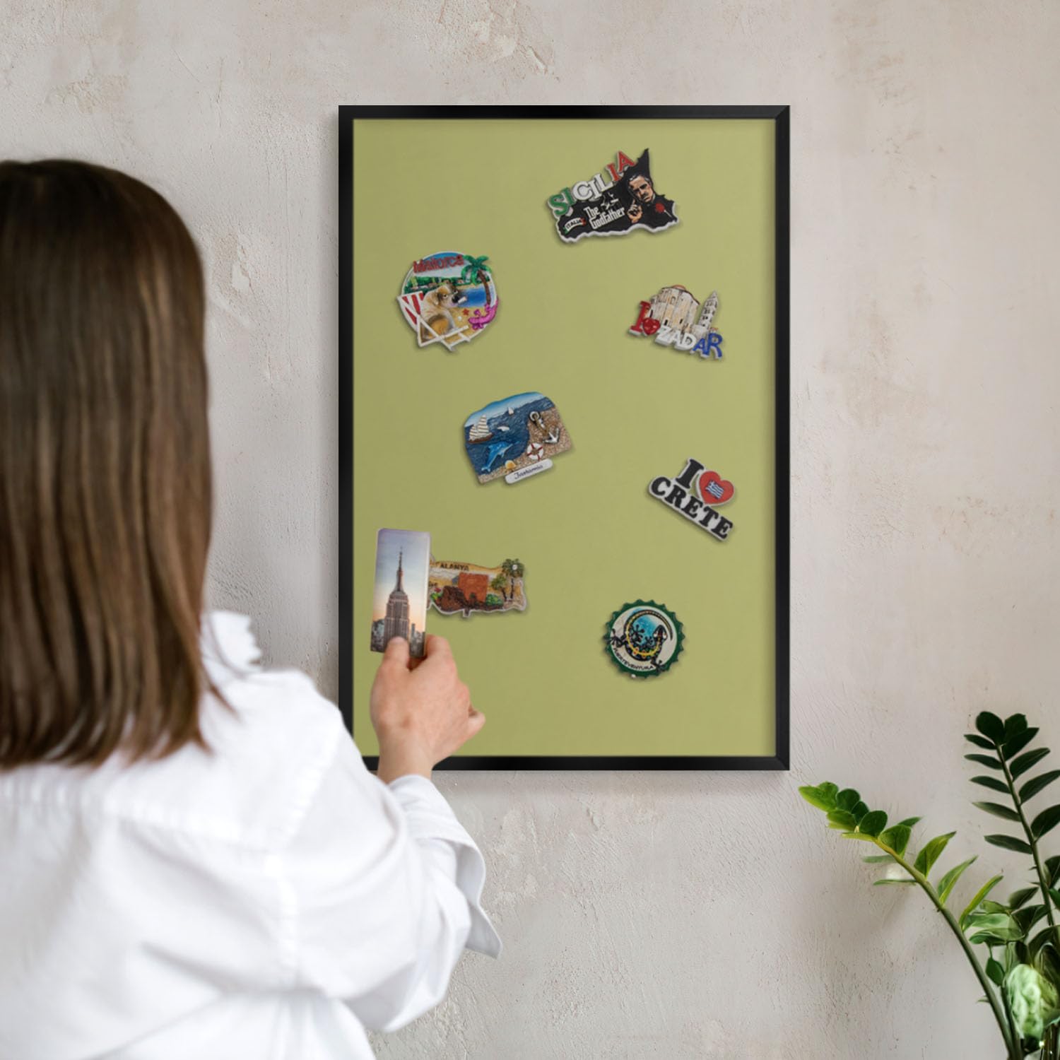 Pizarra Magnética de Pared 60x40 cm | con Marco Negro | Verde Vintage | Montaje Fácil | Tablero Imantado | Para Imanes Turísticos, Recuerdos de Viaje y Fotos