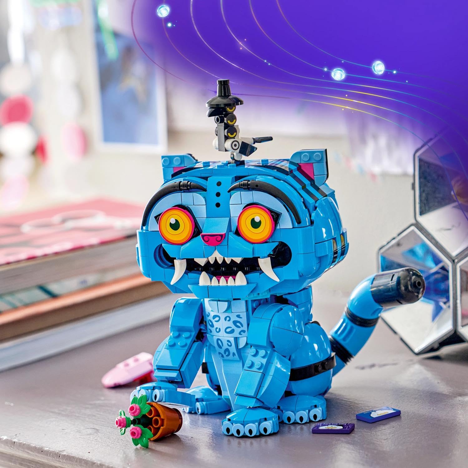 LEGO KPop Demon Hunters Derpy la Tigre e Sussie la Gazza - Gioco K-Pop con 2 Animali e Vaso di Fiori - Decorazione da Cameretta - Regalo per Bambine e Bambini da 9 Anni in su a Tema Musicale - 72537