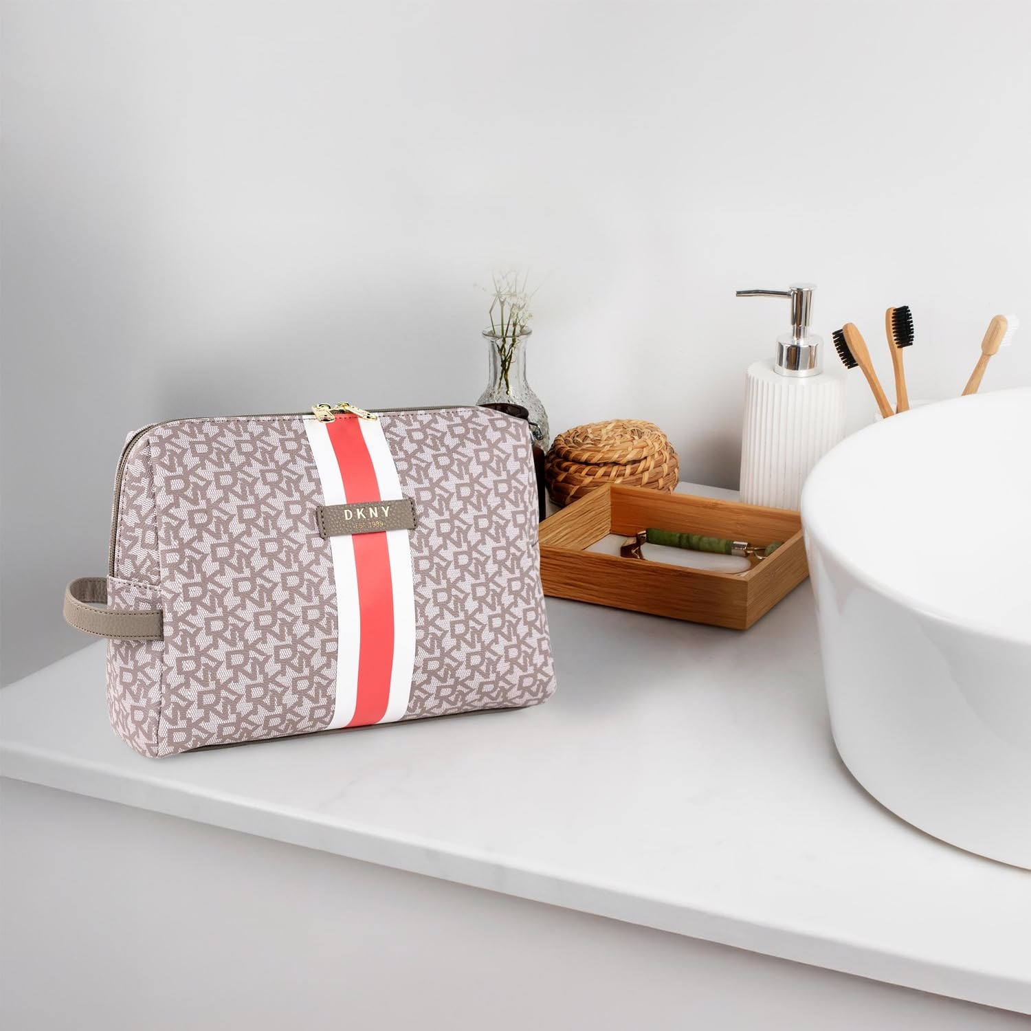 DKNY - Neceser Viaje Grande Mujer Bolsa Aseo Mujer Plegable Impermeable con Compartimentos Organizadores para Cosméticos y Accesorios de Higiene, Coral