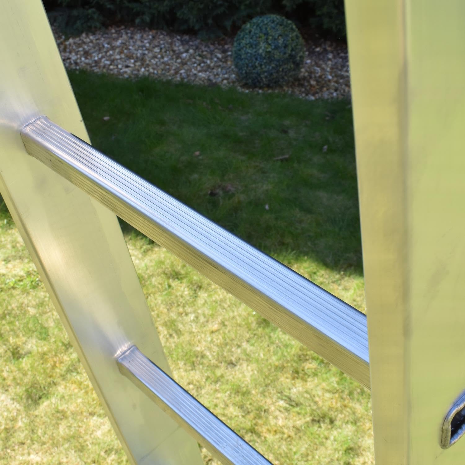 Trade Master Pro® Échelle d'extension à 2 Sections | Clips de Verrouillage Automatique | Aluminium | Barre stabilisatrice antidérapante | Charge nominale 150 kg | Certifié EN131 Pro | Taille : 7,96 m