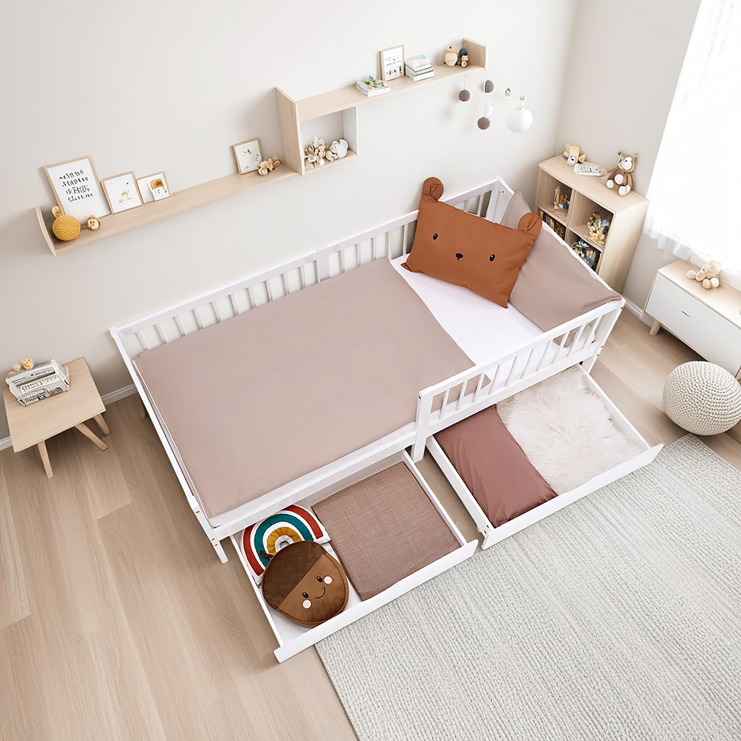 Homestyle4u Kinderbett 90x200 mit Matratze, Lattenrost & Schubladen, Weiß | Massivholz Bodenbett aus Kiefer mit Rausfallschutz, 2 Bettkästen für Stauraum und kindgerechter Rollmatratze Härtegrad 2