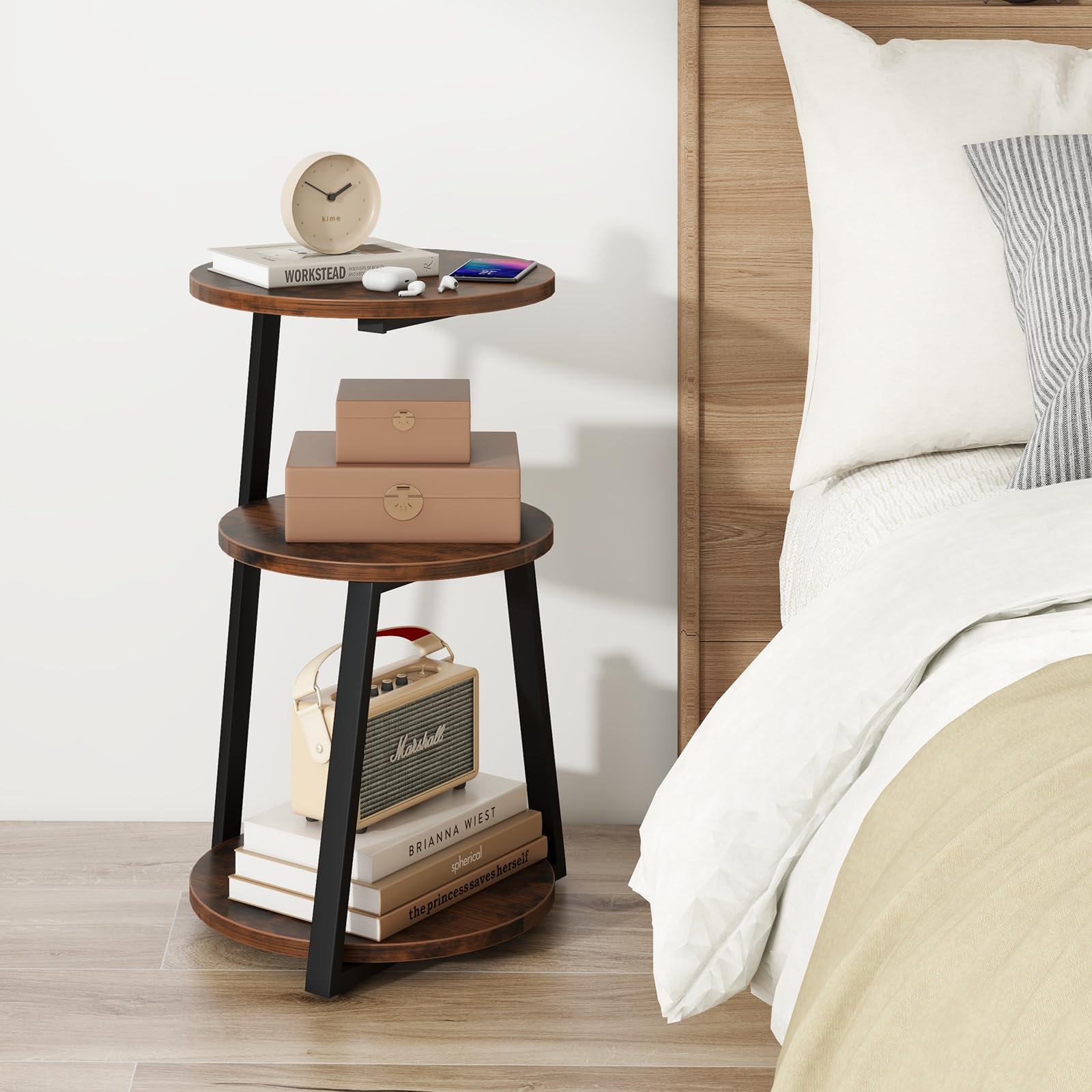 GIANTEX Tavolino a 3 livelli 62 cm, comodino con 3 ripiani in legno, tavolino da caffè con telaio in metallo con piedini regolabili, tavolino rotondo design industriale
