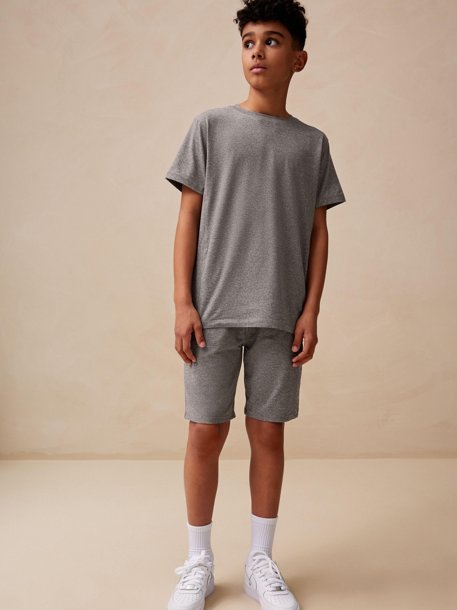 NEXT Niños Conjunto de pantalón corto y camiseta de deporte