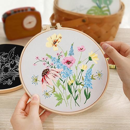Miniatura 6 de EEEKit Paquete de 4 kits de bordado para principiantes, kit de bordado de 4 patrones florales, kit de práctica de bordado de flores con patrón, aros