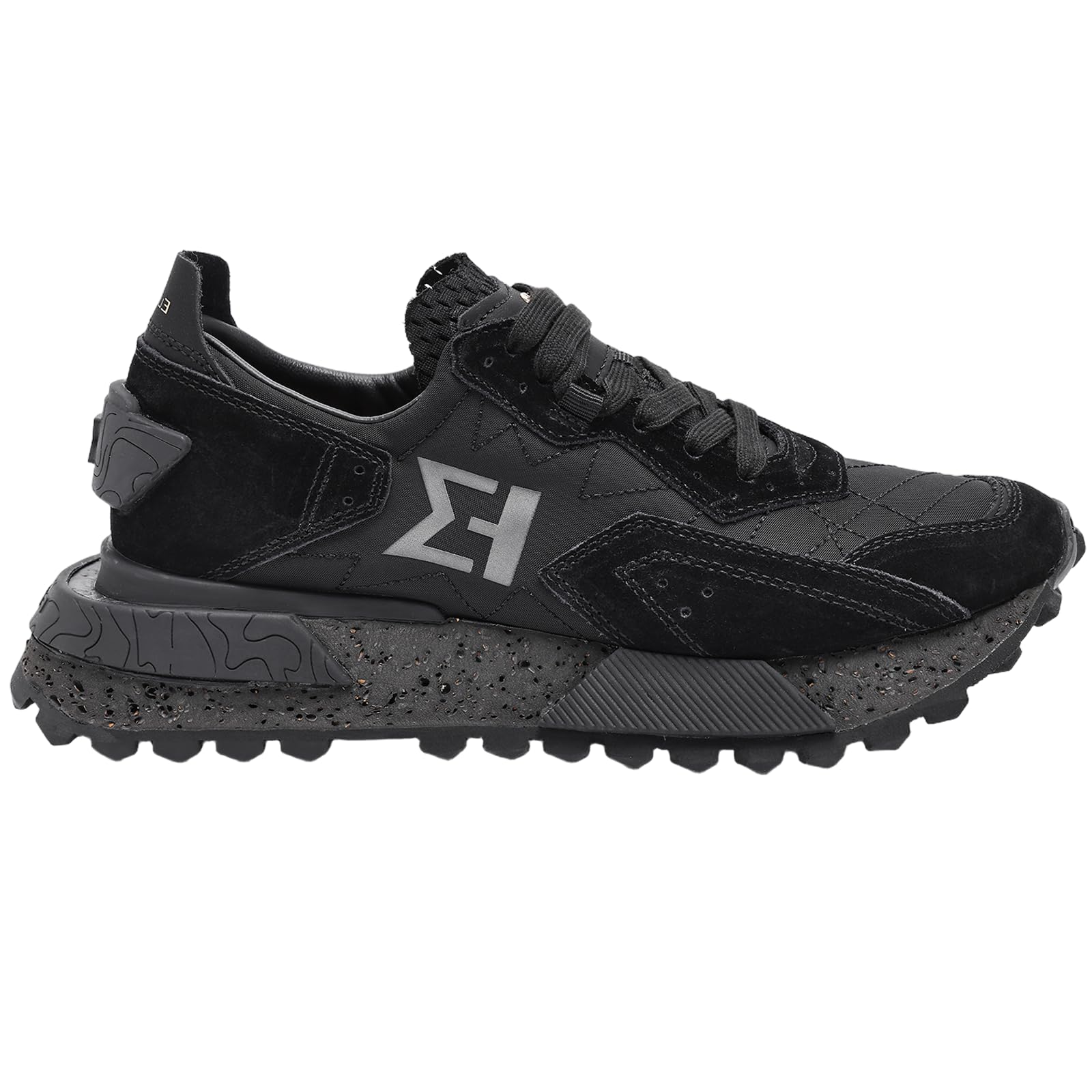 ELHANN.H La NSJ600 è Una Sneaker dal Design Grafico dinamico.