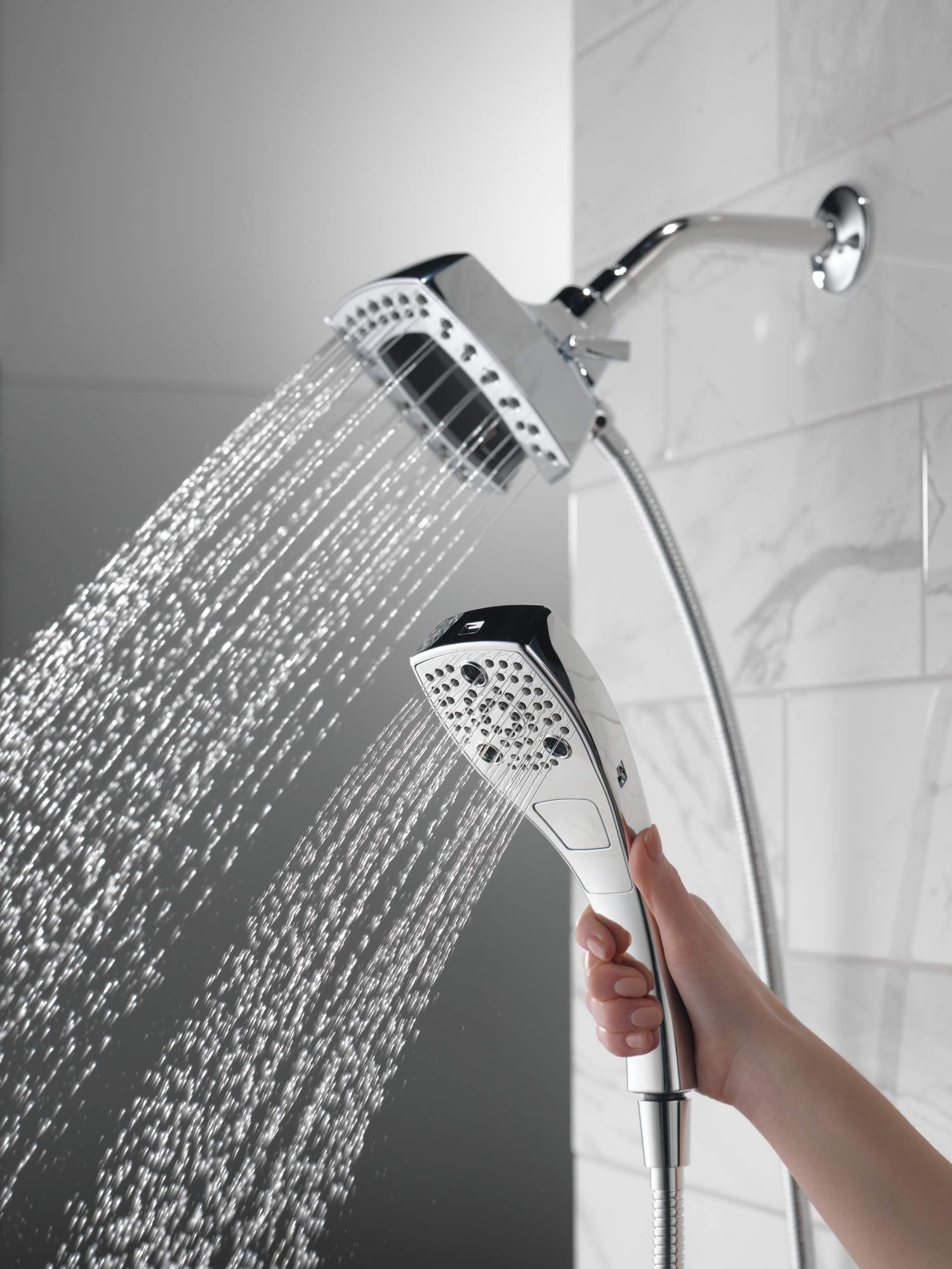 Delta Faucet 5-Spray In2ition 2 en 1 Ducha de mano doble con manguera, acoplamiento magnético de mano alcachofa de ducha, cromado 58474-25