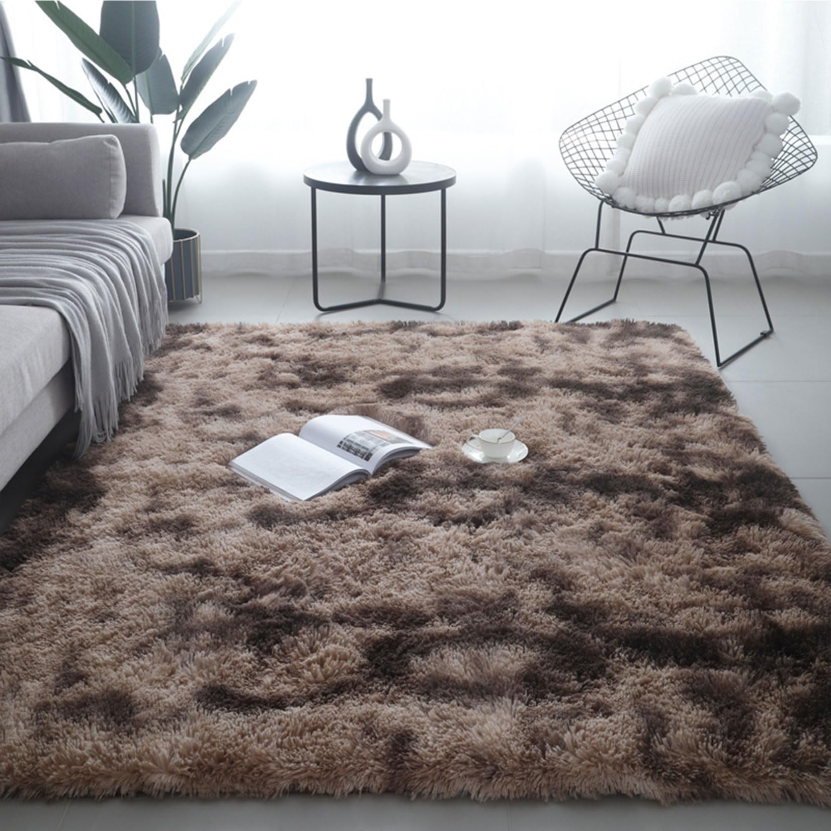 Tapis lavable grand format 210 x 280 cm à poils longs marron pour un confort haut de gamme