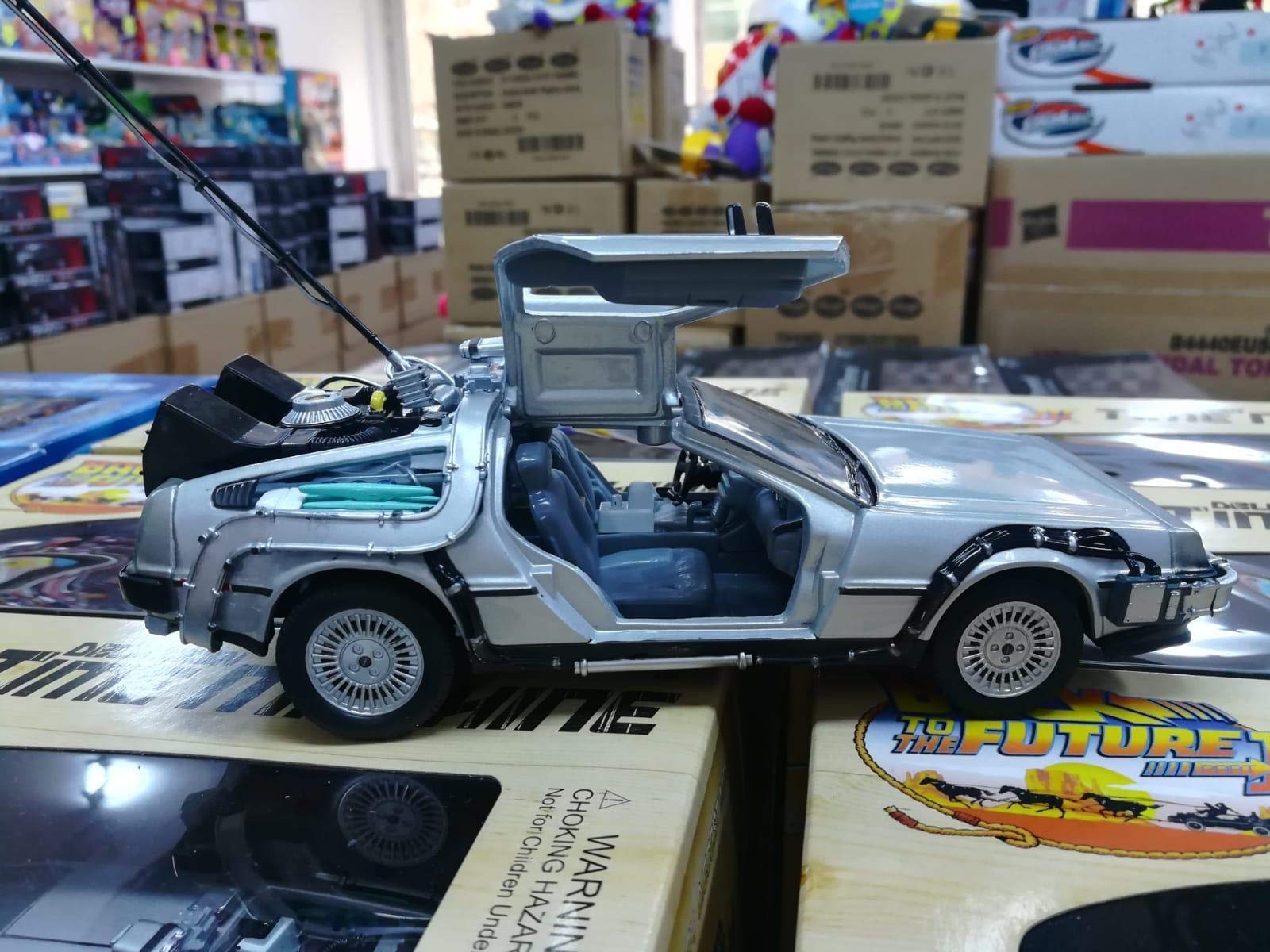 Welly Back to The Future Part 2 Delorean Time Machine 1:24 Scale