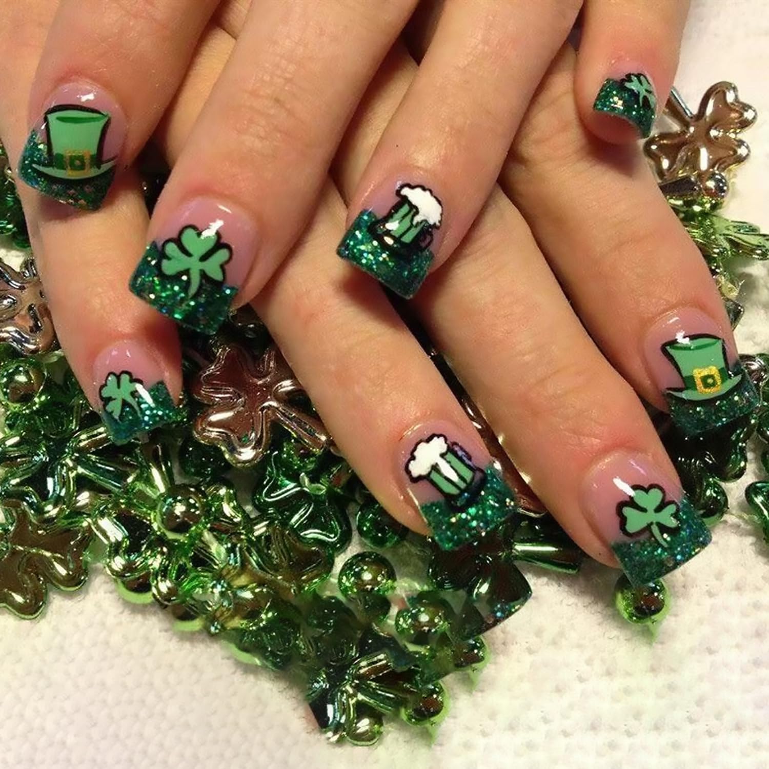 St. Patrick's Day Press on Nails Short Square Fake Nails with Shamrock Hat Designs Green Glitter French Tip False Nails Full Cover Stick on Nails