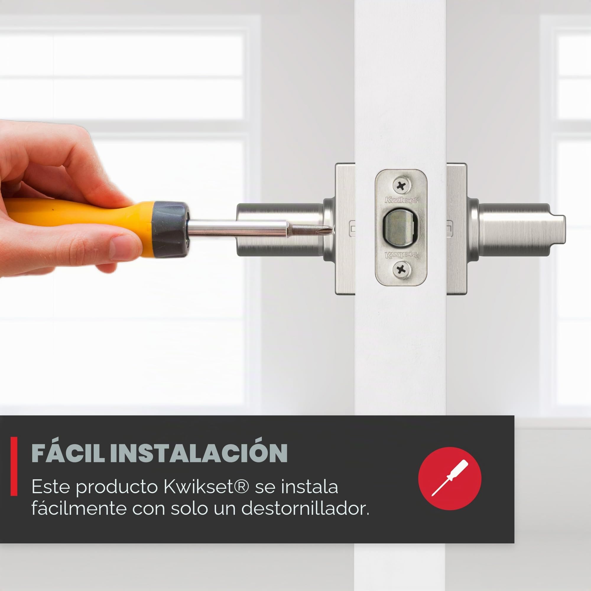 Kwikset Casey - Tirador de puerta interior con cerradura, palanca de puerta para baño y dormitorio, cerradura giratoria reversible sin llave, níquel satinado, con protección Microban