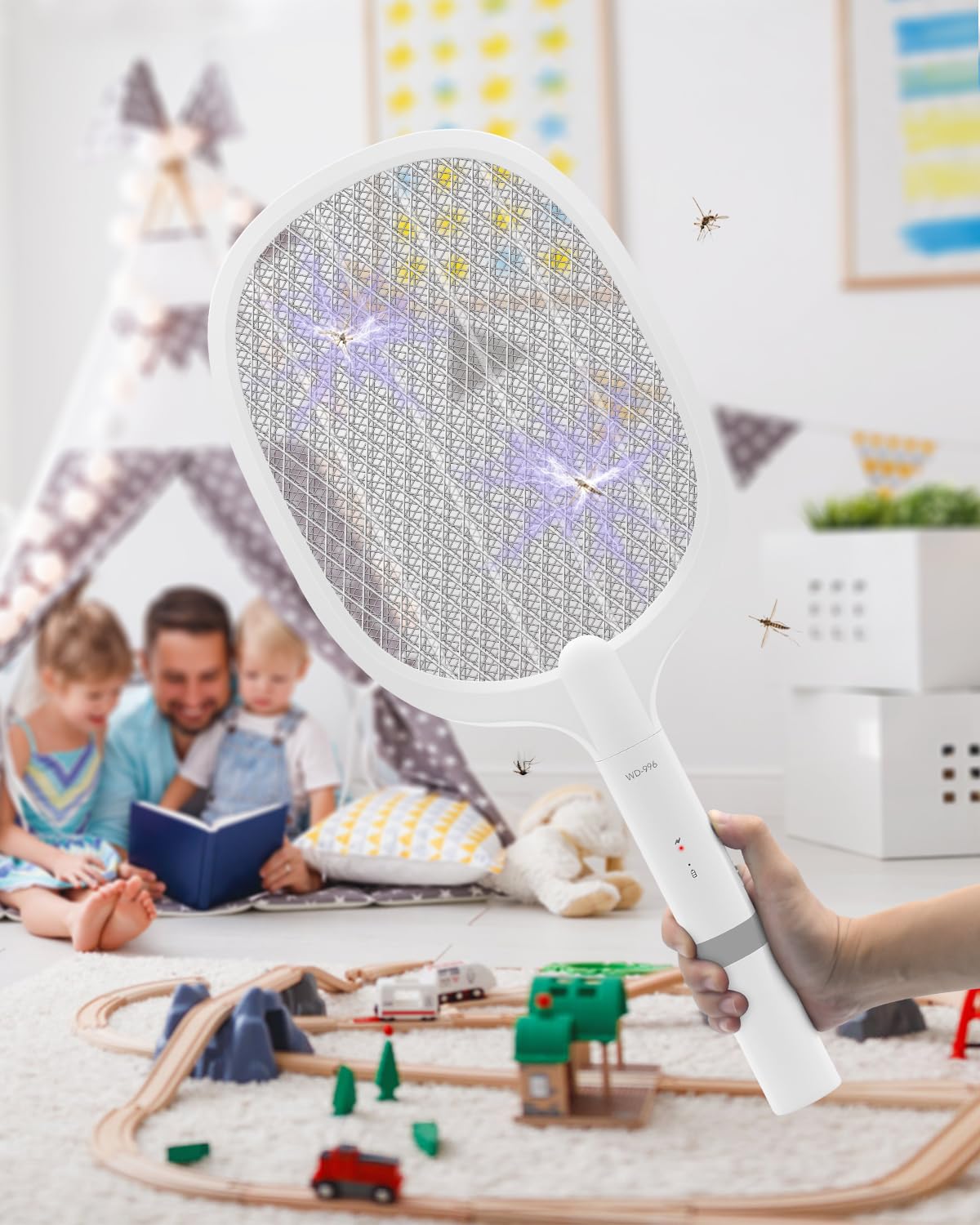 Racchetta Zanzare Elettrica 2 Pezzi, Ricaricabile 4000V, Paletta Mosche con LED Viola, Batteria 1800mAh, Base di Ricarica USB, Griglia a 3 Strati, per Casa, Cucina, Giardino, Interni ed Esterni