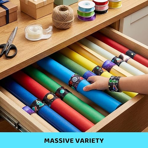 Vista 5 de MCPINKY Pulseras Slap, 48 pulseras para niños con ovni astronauta espacial patrón de estrellas a presión para recuerdos de fiesta, regalos de Año