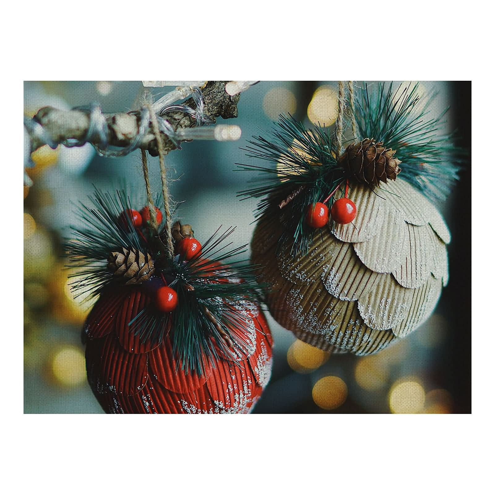 Daesar -- Manteles Individuales de Mesa de 8 para Navidad,Manteles Lino Individuales Bolas de Decoración Navideñas Conos de Pino Salvamanteles 32x42(Mulitcolor)
