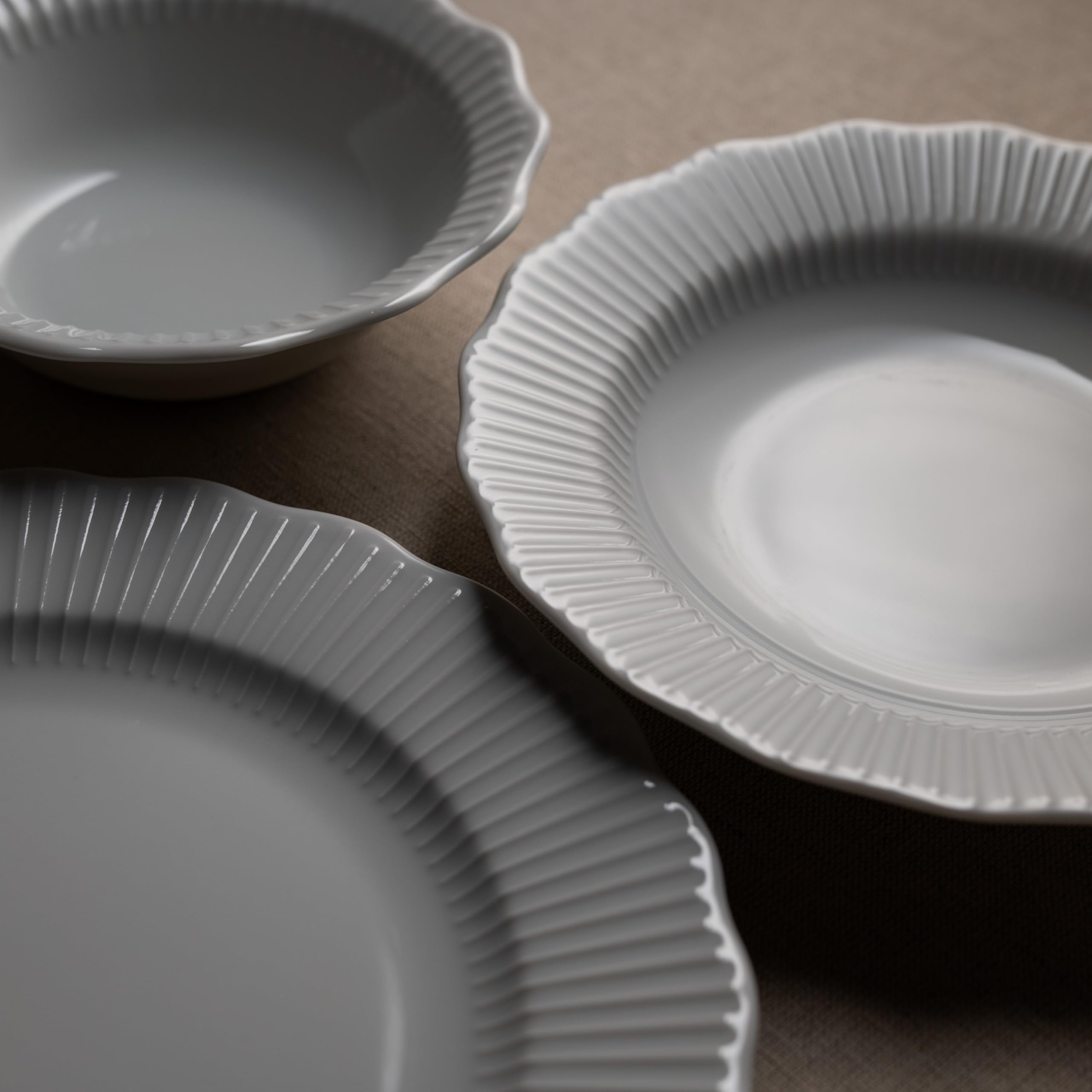 Vajilla de Porcelana blanca Porland Frilly - Vajilla de 18 Piezas Blanca– completa y elegante para 6 personas