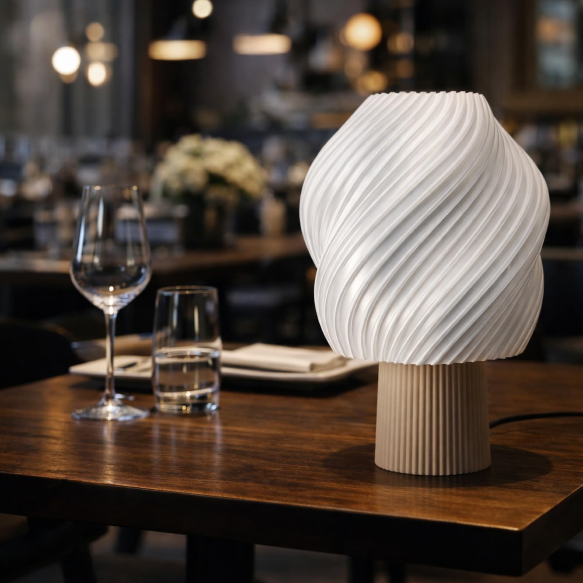 Générique Lampada da tavolo con stampa 3D, realizzata a mano in Francia, illuminazione decorativa moderna