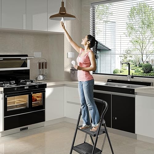 Miniatura 10 de Taburete para adultos, escalera de 2 escalones plegable de 330 libras, taburete antideslizante, taburete plegable ergonómico de acero con pedal