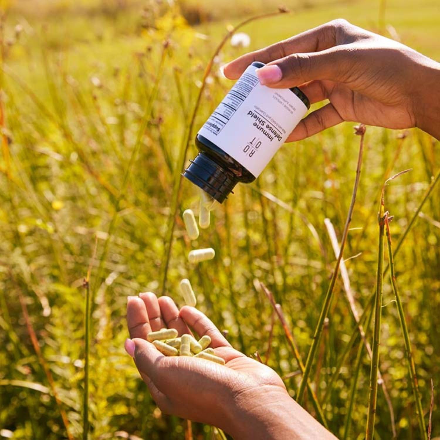 ROOT Wellness Immunabwehr-Schild | Vitamine & Mineralstoffe | 60 Kapseln | Nahrungsergänzung mit Vitaminen, Mineralstoffen, Enzymen und Quercetin in praktischen Kapseln.