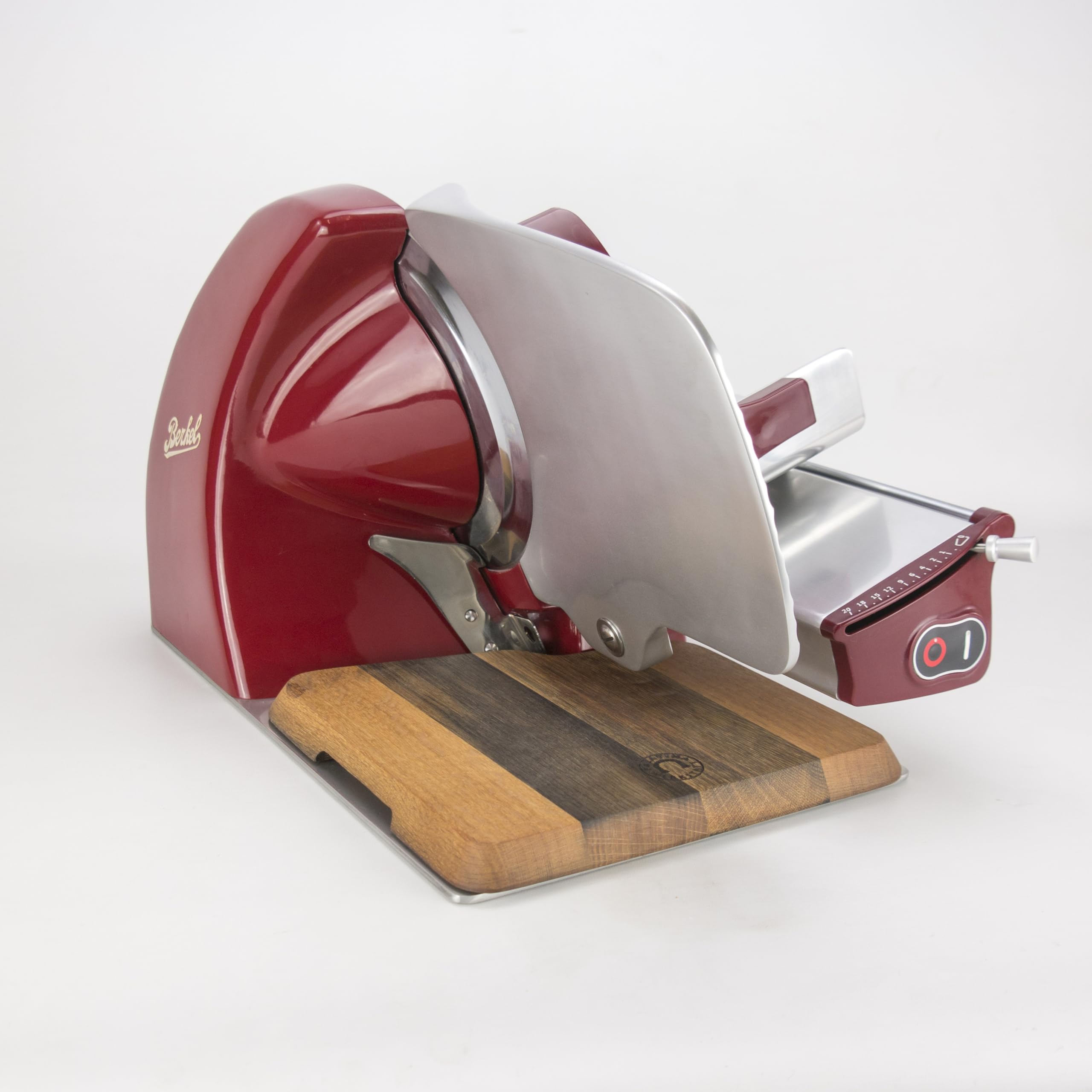 Berkel Affettatrice Home Line 250 in rosso – Affettatrice Premium con tagliere fatto a mano + tagliacoltelli + inserto abrasivo + pinza da affettare