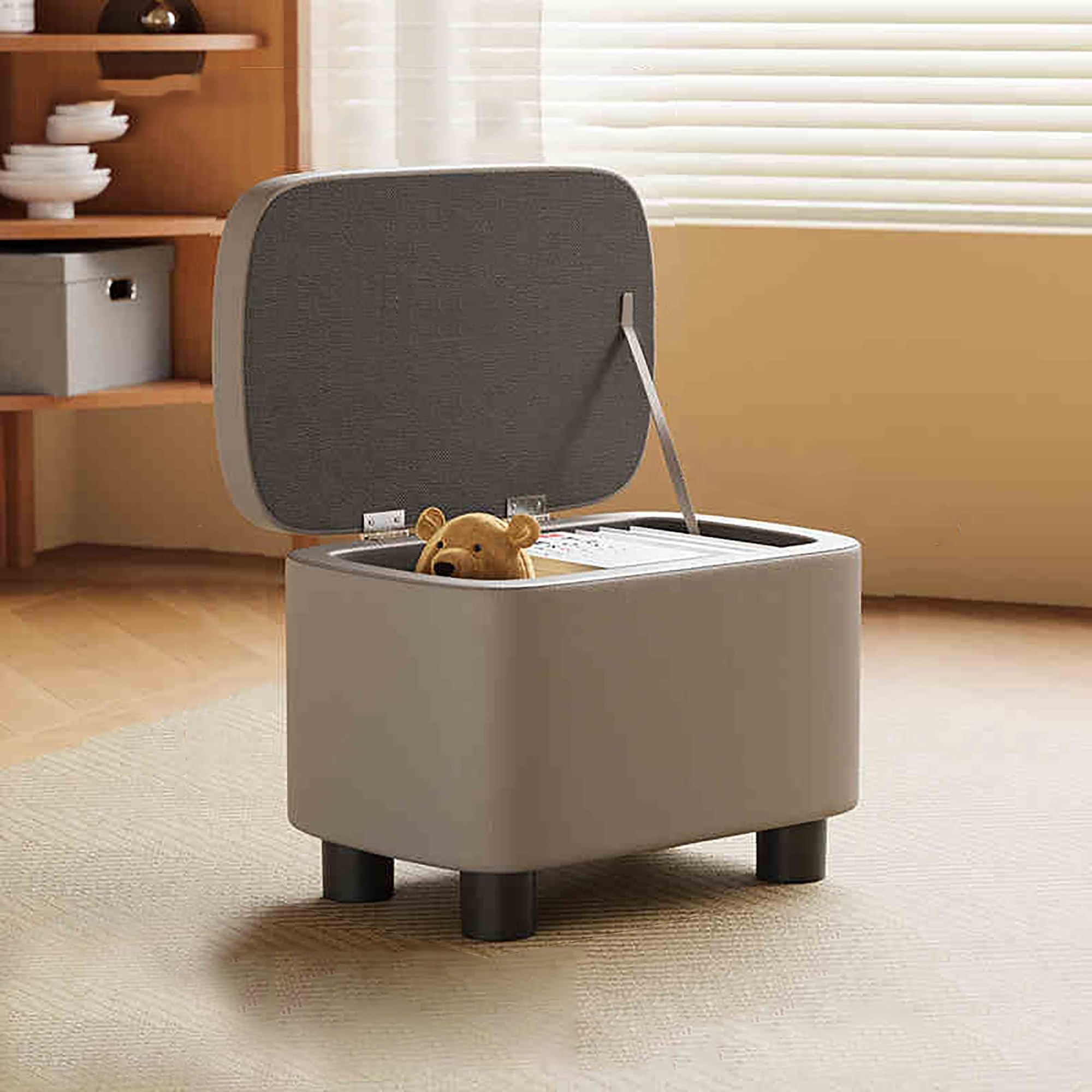 Pouf ottoman en cuir compact pour optimiser les petits salons et chambres