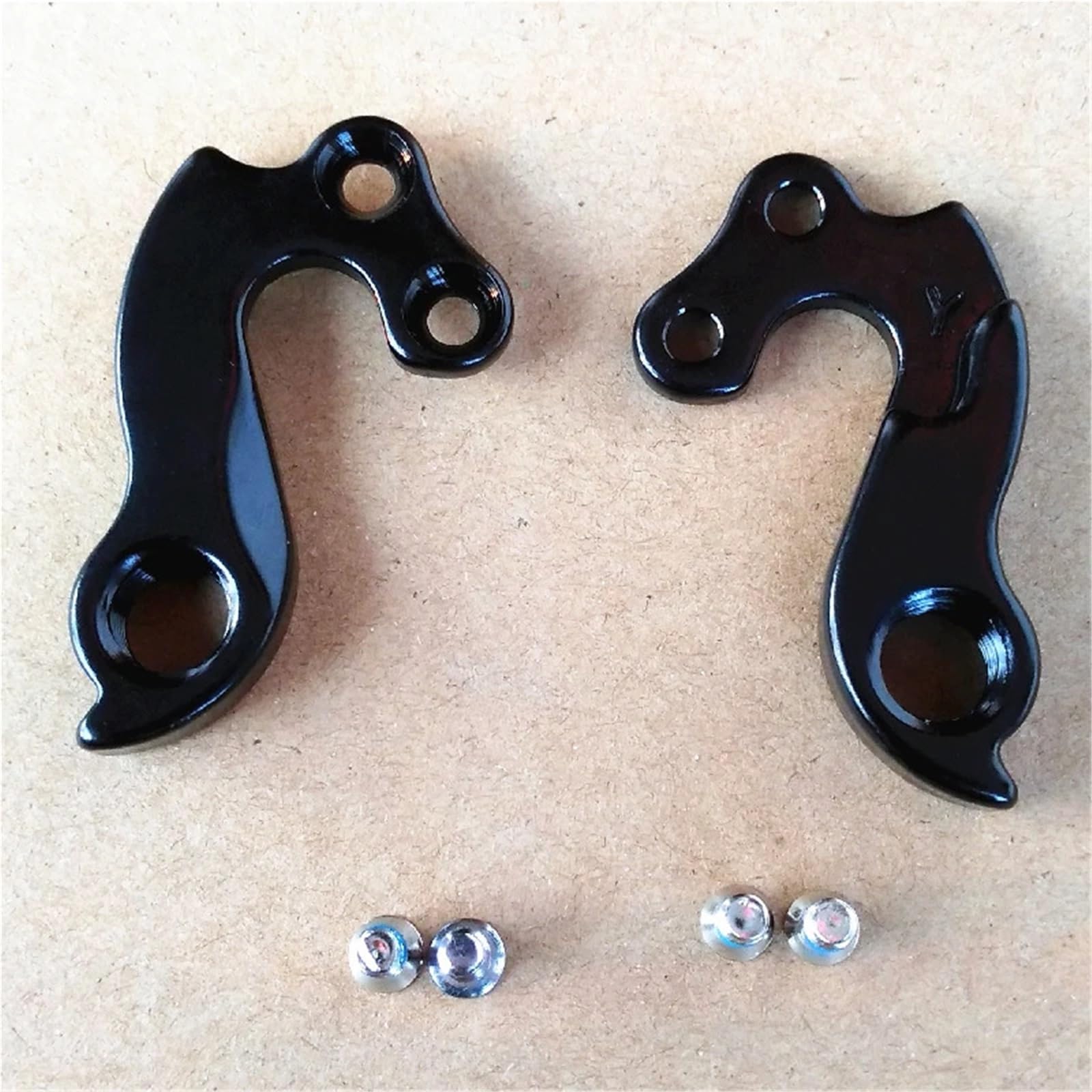 1 pz forcellino deragliatore Bicicletta for F/u/j/i/ D024 R/o/u/b/a/i/x M/a/r/i/n N/i/s/h/i/k/i K/o/n/a K/u/l/a D/r/a/g/E/d/d/y M/e/r/c/k/x V/i/t/u/s Z/e/n/i/u/m G/u/e/r/c/i/OT/t/i D//a B/o/m/b