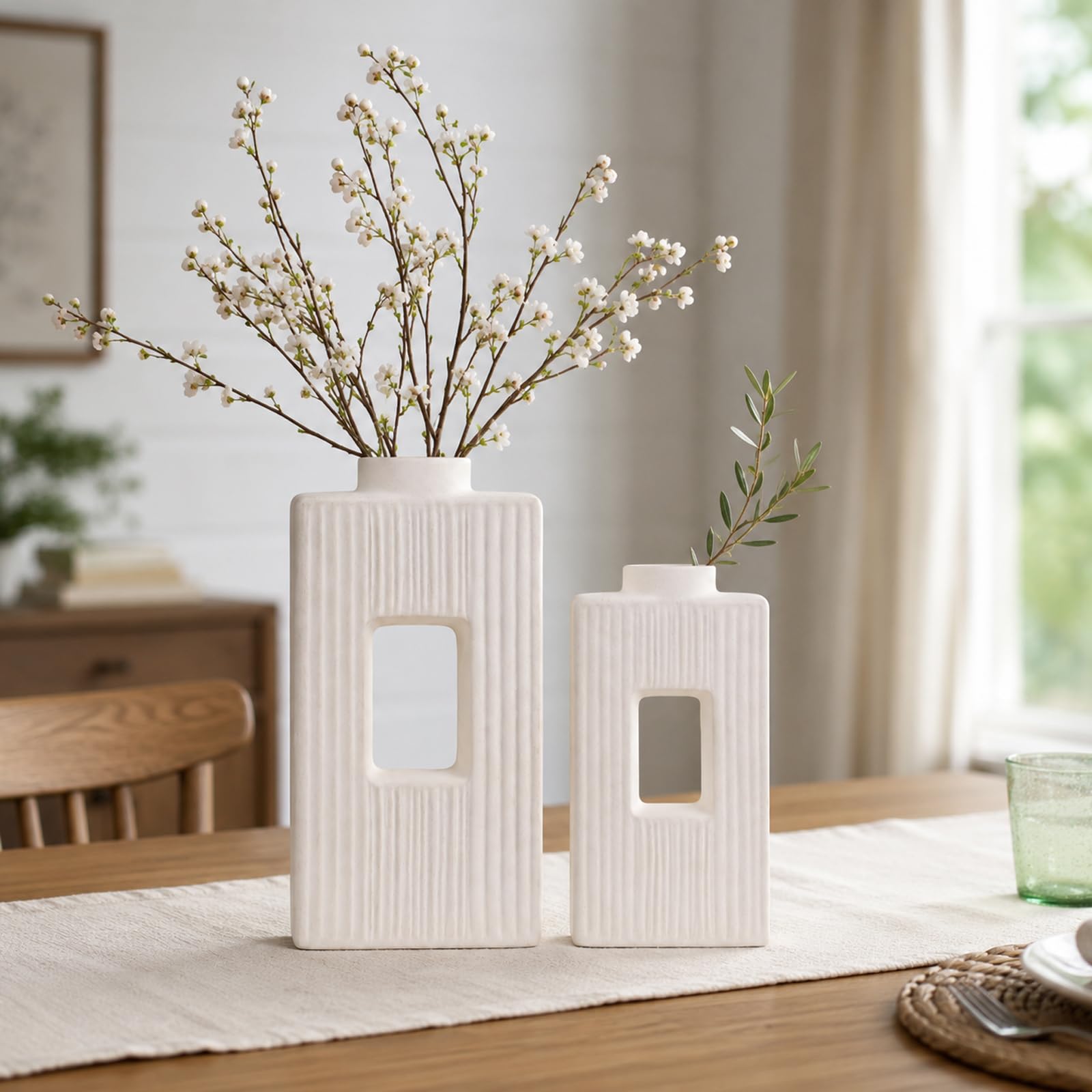Weiße Keramikvase, 2er-Set, für Heimdekoration, moderne gerippte, hohle Vasen, dekoratives weißes Vasen-Set für Regal, Kaminsims, Couchtisch, Eingang, Wohnzimmerdekor