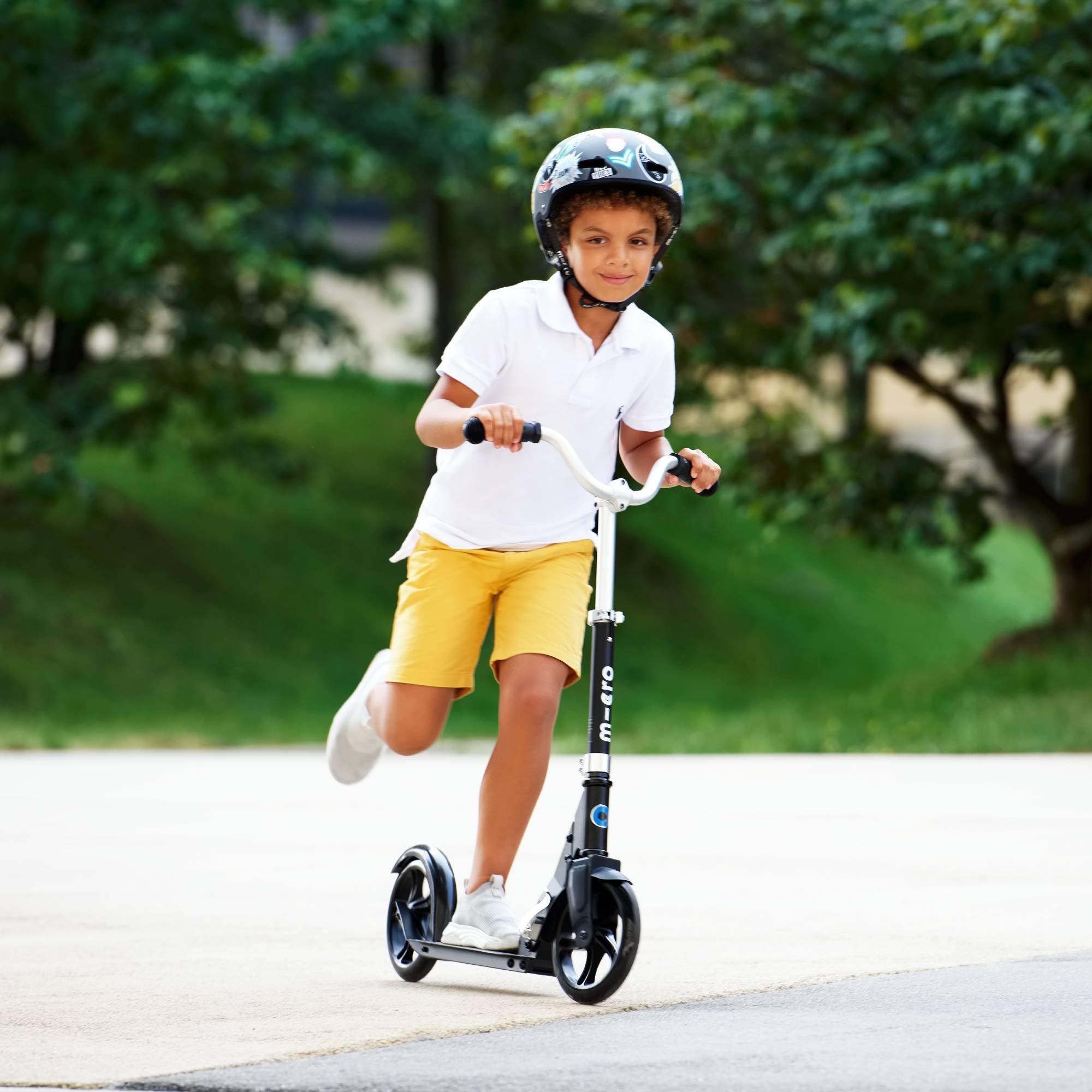 Casco Infantil Micro® con Luz Trasera y Cierre Magnético 250g