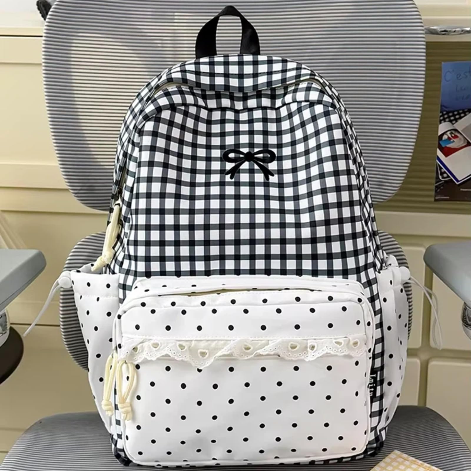 Zaino Gingham Pois Fiocco Ricamato Scolastico | Capiente e leggero, perfetto per scuola e gite, con dettaglio a fiocco e trama elegante.
