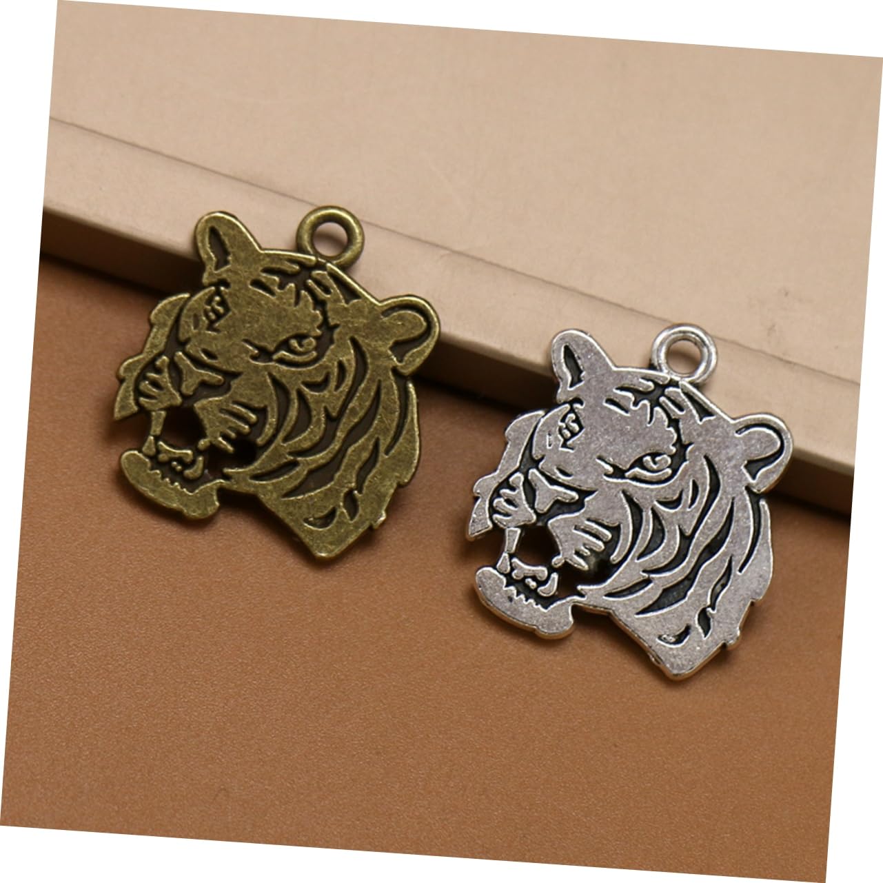 60 Stk Schmuckanhänger herstellen Selbstgemachter Schmuck Feng-Shui-Charme Sternzeichen-Schlüsselanhänger Kettenanhänger Charm-Armbänder Anhänger aus Legierung