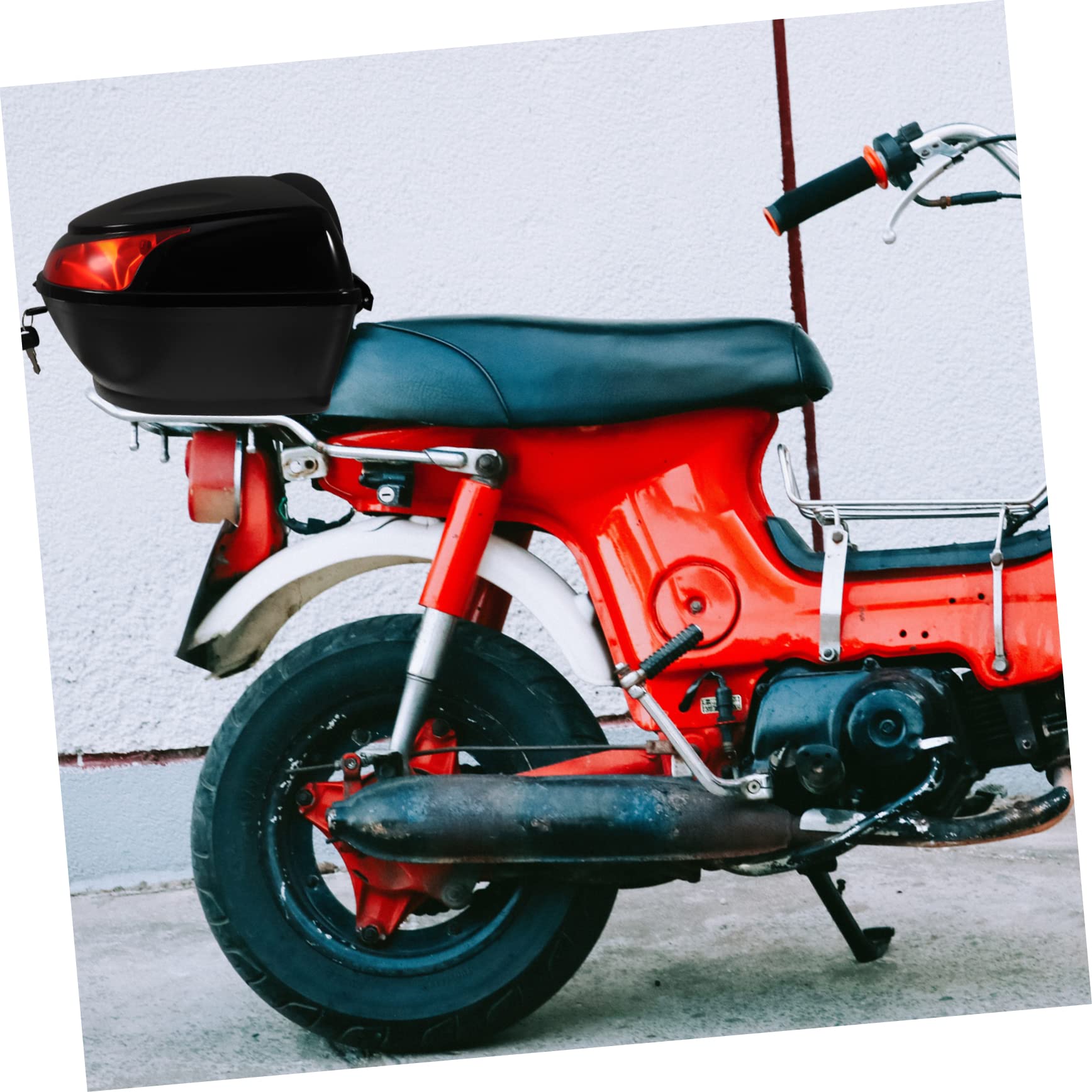 Mallette de rangement arrière de moto noire pour scooters et cyclomoteurs, facile à installer, boucle de verrouillage sécurisée, coffre arrière durable pour accessoires de moto capacité