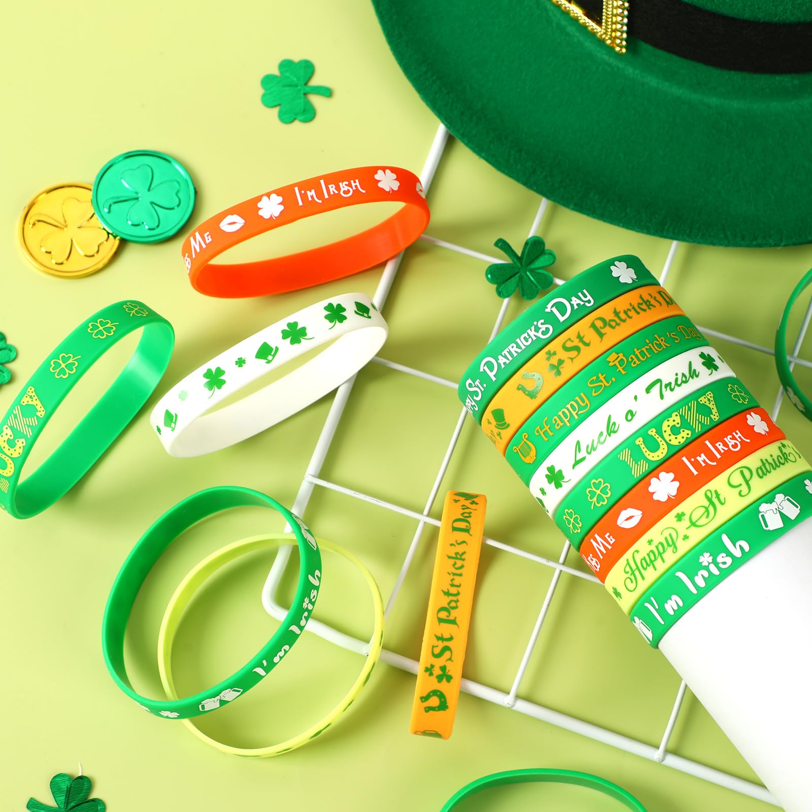 JUNEBRUSHS Lot de 42 bracelets de Noël en silicone, bracelets en caoutchouc, cadeaux de fête de Noël pour enfants, cadeaux