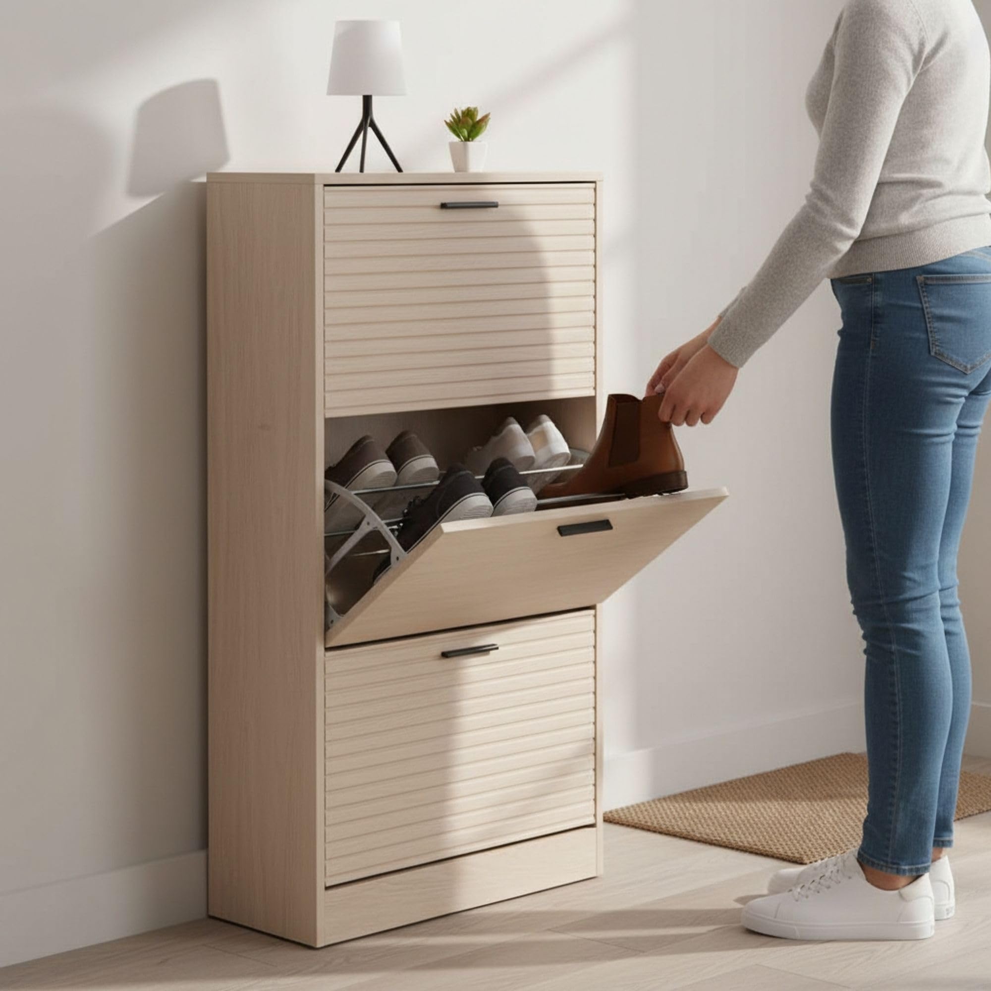 INDE MOBLEKIT | Zapatero 3 Niveles 60×24×115 cm Acabado Slat, Mueble Zapatero Entrada Estrecho con Puertas Abatibles, Organizador de Zapatos para Recibidor o Dormitorio