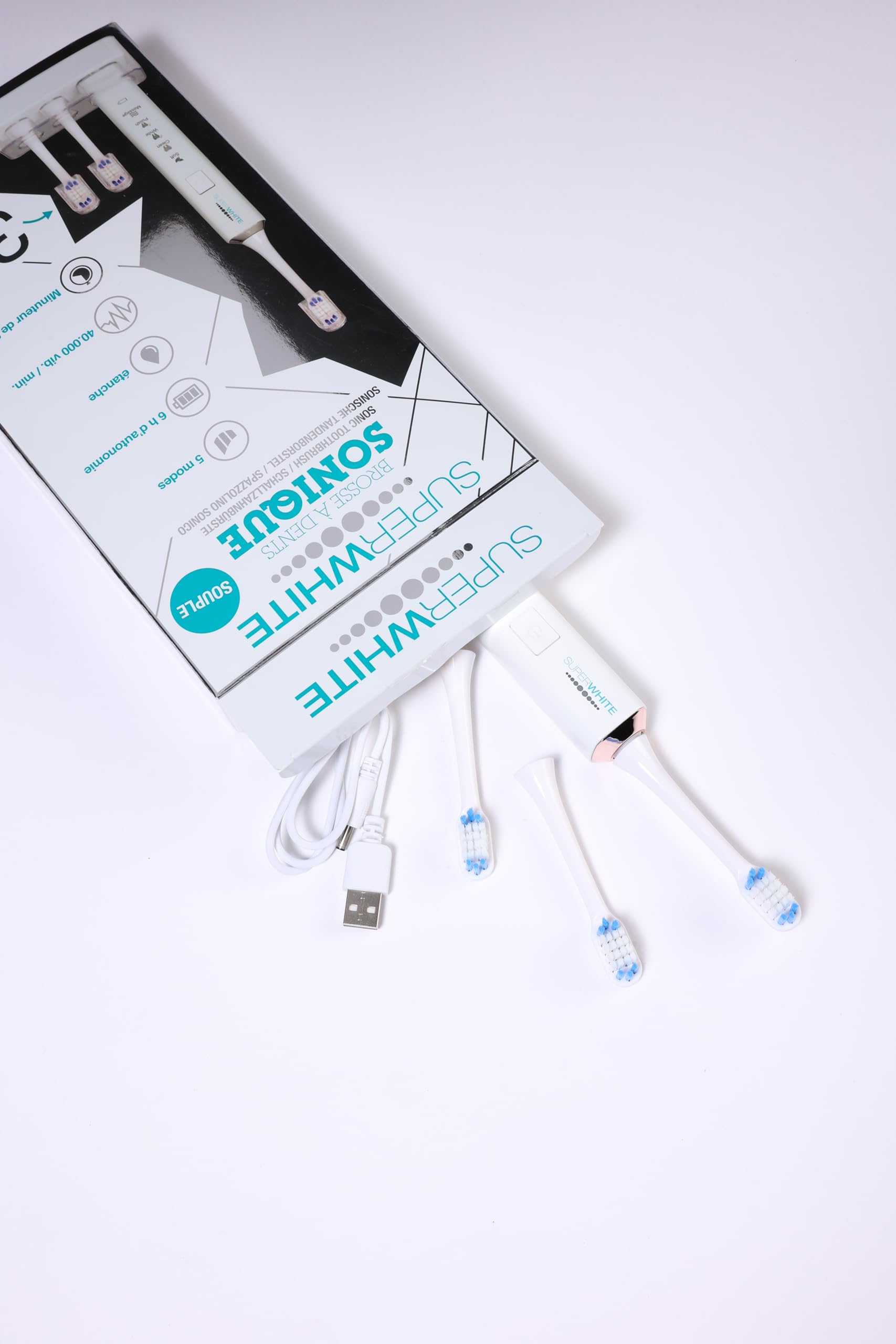 SUPERWHITE - Biosynex - Brosse à Dents Électrique Sonique - Rechargeable - 5 Modes de Brossage - 3 Mois d'Autonomie - Minuteur de 2 Min - Contient 1 Manche et 3 Brossettes - Couleur Blanche