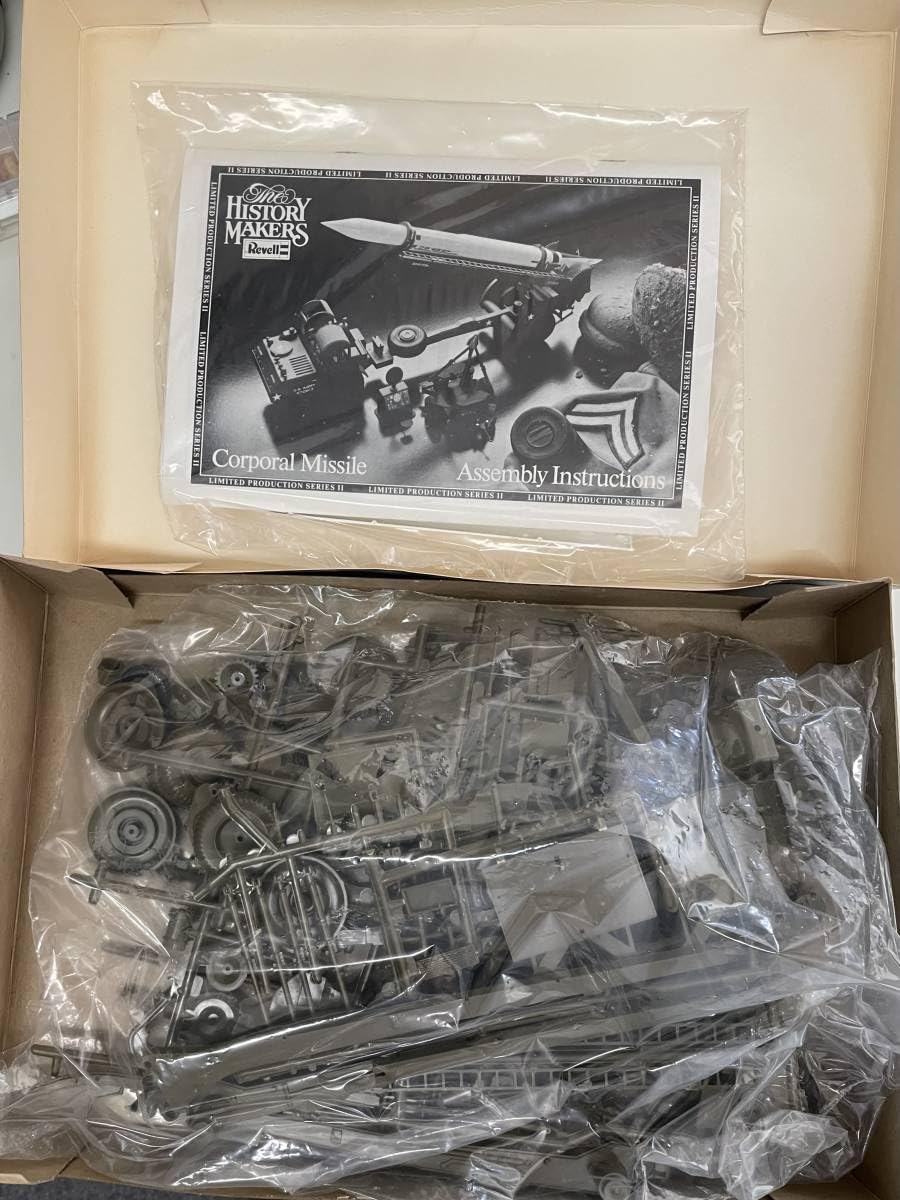 Amazon.co.jp: 希少 未組立品 Revell レベル 1/40 Corporal Missile