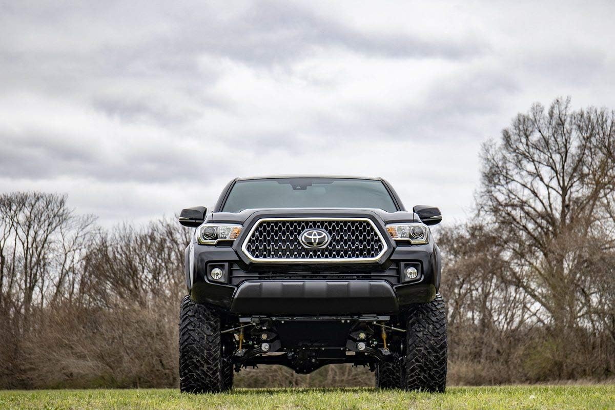 Rough Country 6" Suspension Lift Kit for 2016-2023 Toyota Tacoma 2WD/4WD - 75820