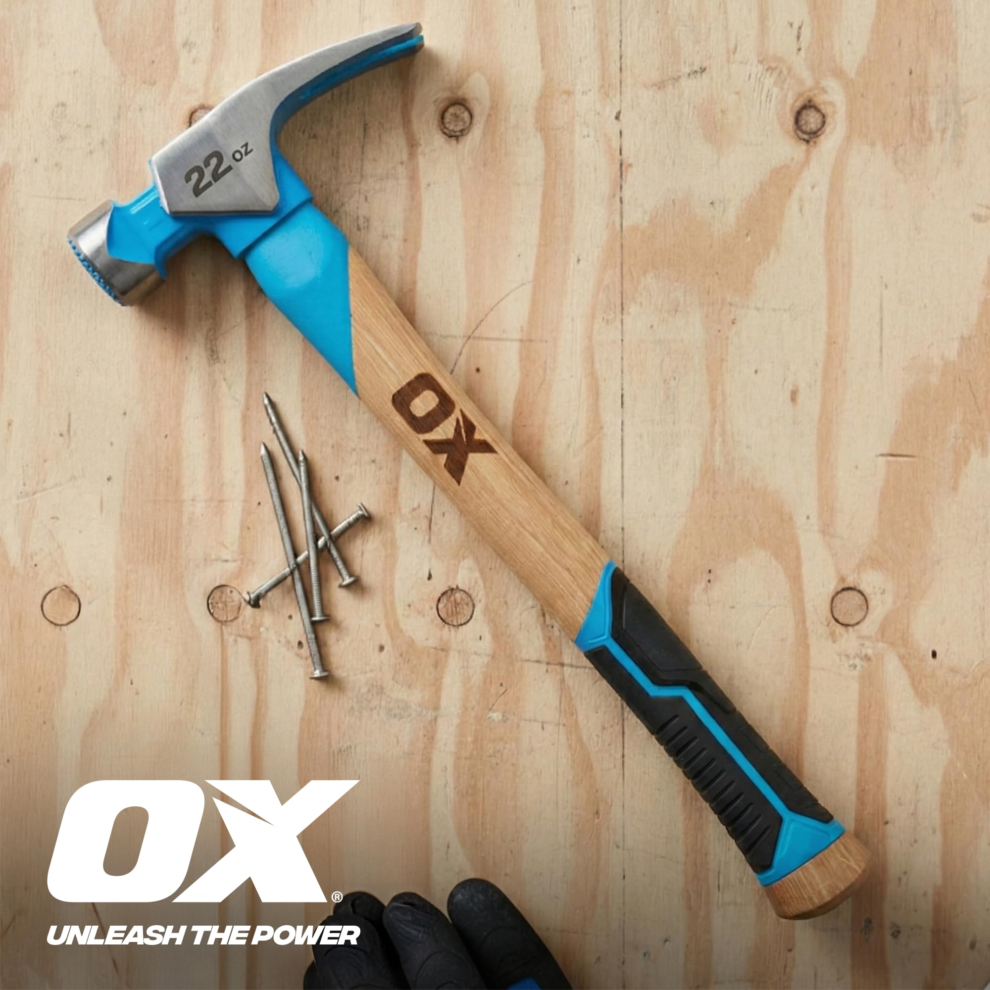 OX Tools Pro - Martello da falegname con testa zigrinata, manico dritto in noce americano, impugnatura in TPR e avviatore magnetico per chiodi