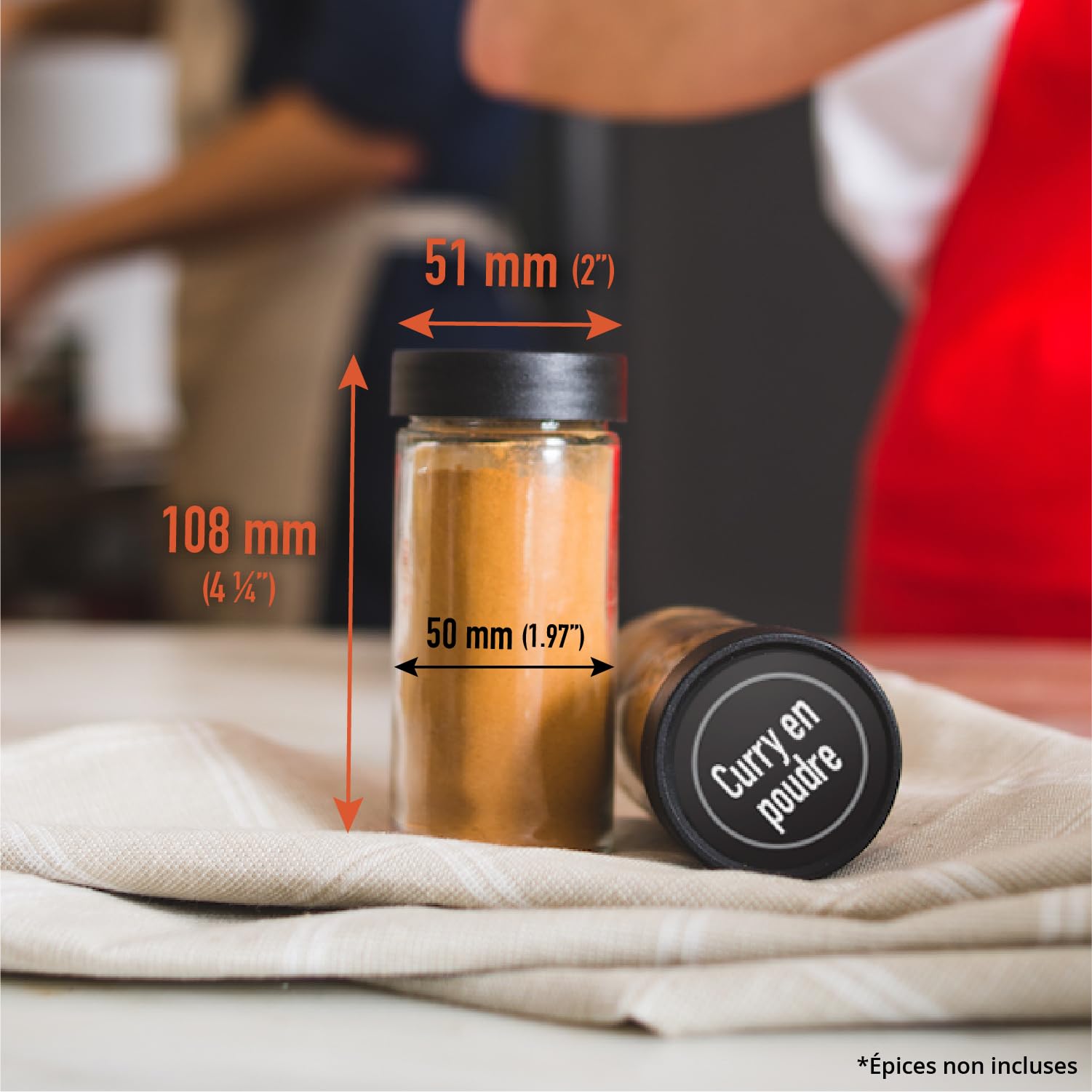 AllSpice étagère à épices en bois, comprend 60 pots en verre, étiquettes et accessoires, finition Noyer