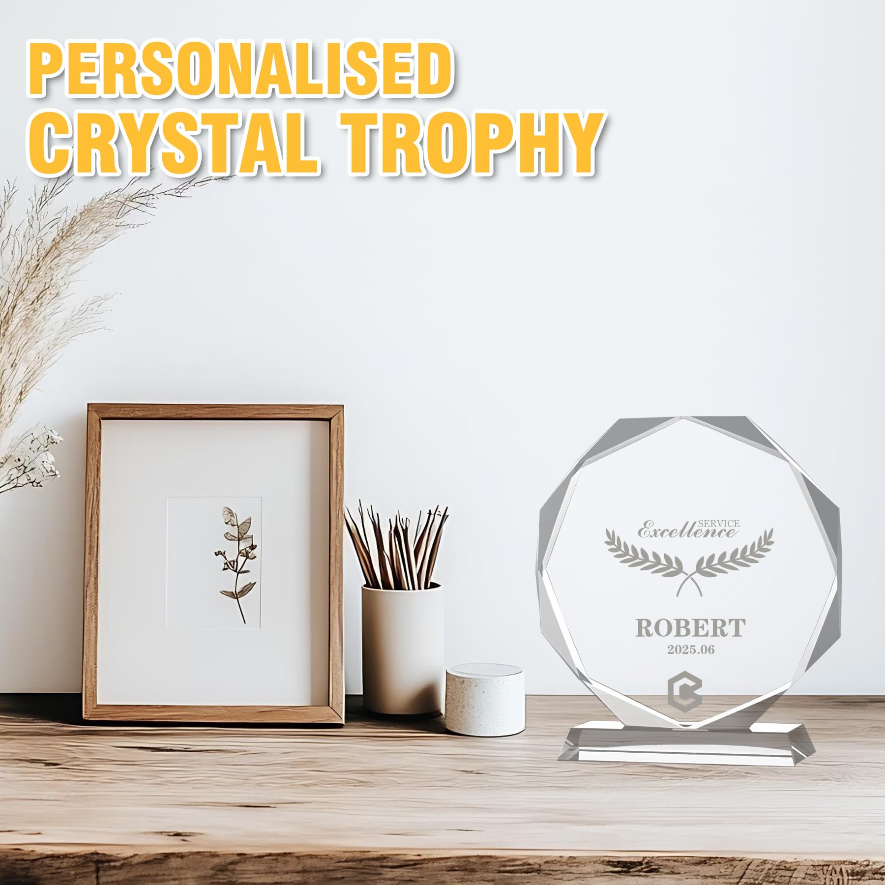 Trofeo de vidrio personalizado grabado con texto y logotipo. Placa