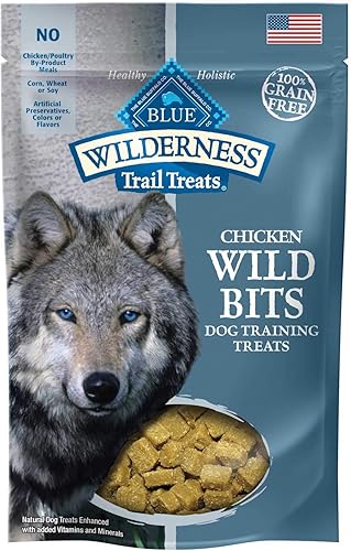 Blue Buffalo Wilderness - Golosinas para perros con receta de pollo 100% sin granos, 4 onzas, paquete de 8