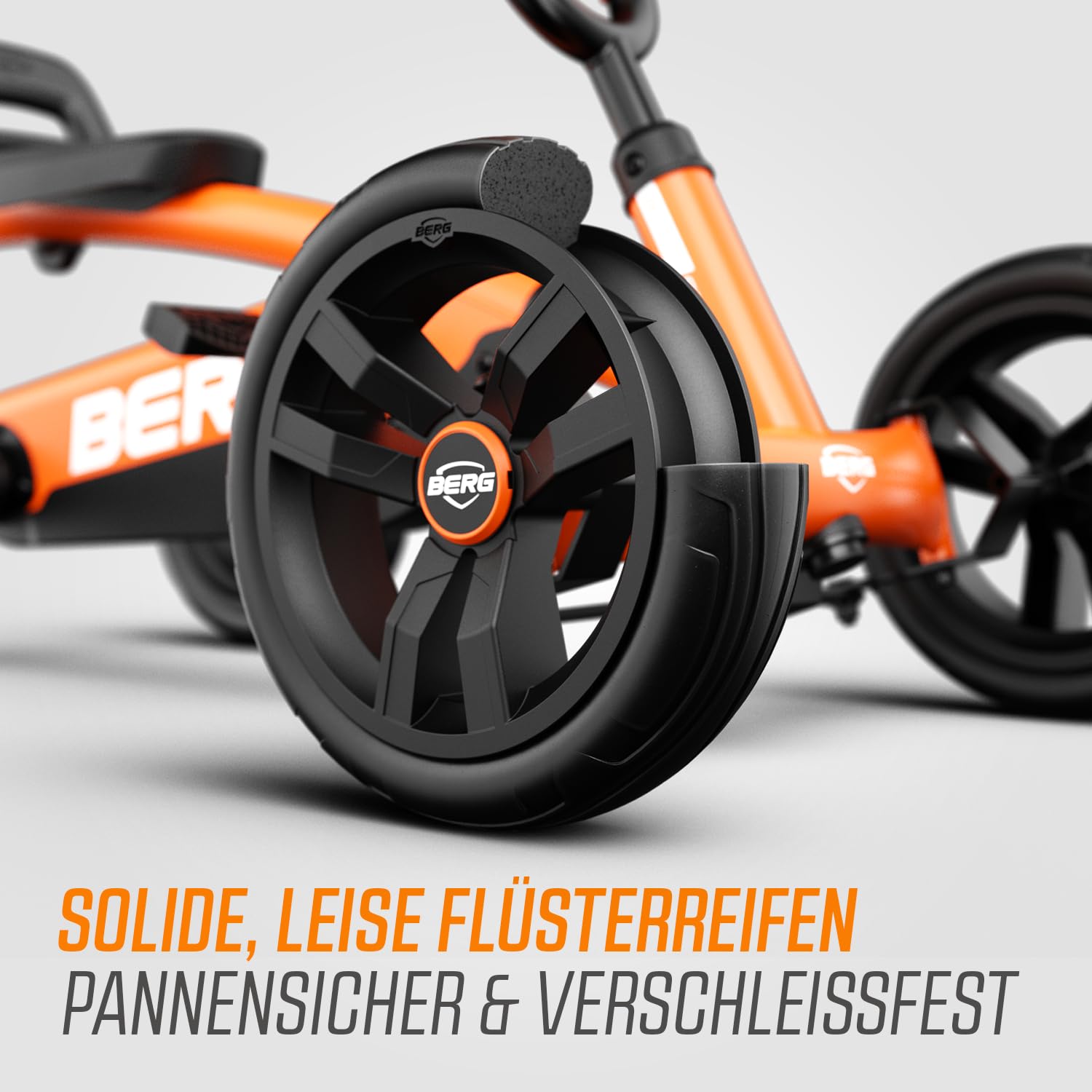BERG Buzzy Kinder Go-Kart ab 2 Jahren, Tretfahrzeug Kettcar für Kleinkinder, Stabiles Kindergokart mit Flüsterreifen, Verstellbarer Sitz & Lenkrad (Orange)
