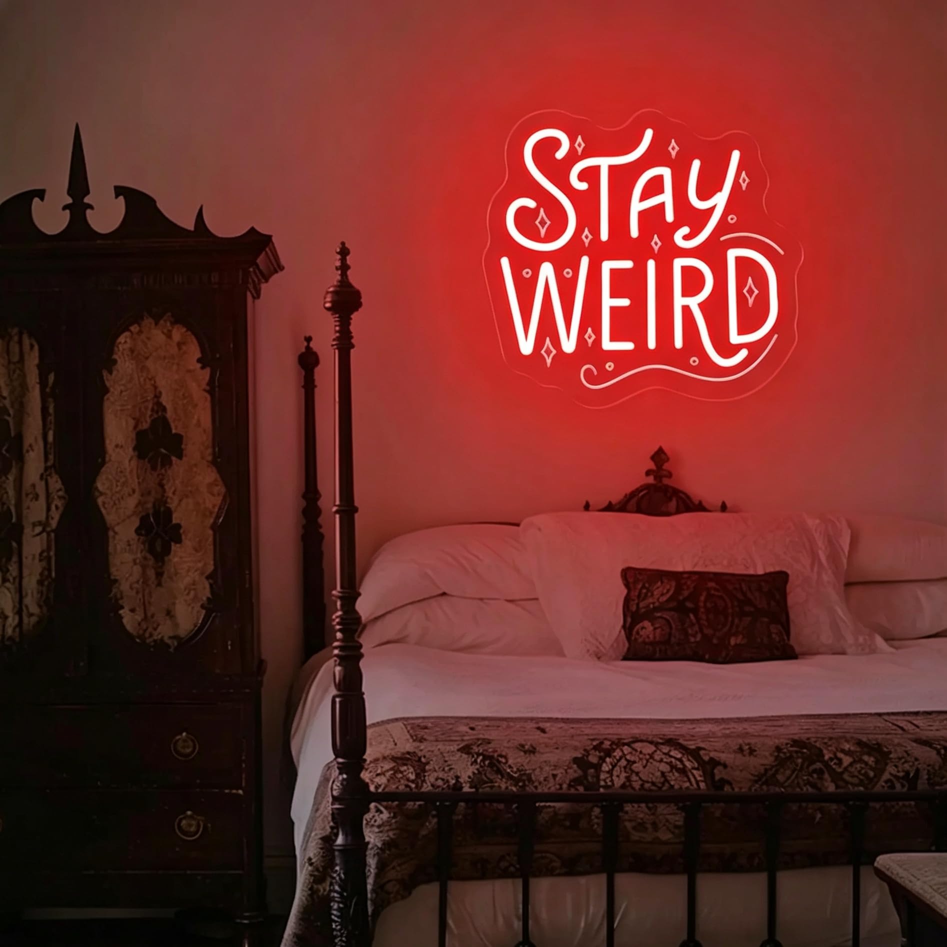 Stay Weird Neon Sign Red Novità Neon Light per la decorazione della parete | Segnale luminoso dimmerabile USB per camera da letto, dormitorio, bar, decorazione estetica alternativa alla stanza