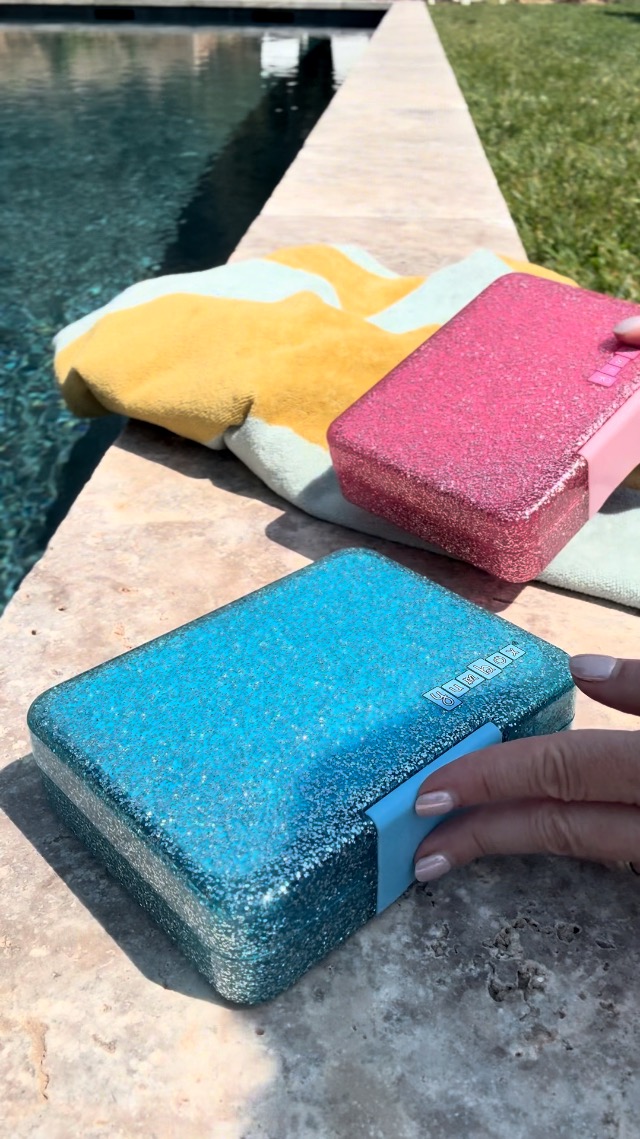 Amazon.com: Yumbox Snack Box, 3 Compartments, Leakproof, Glitter