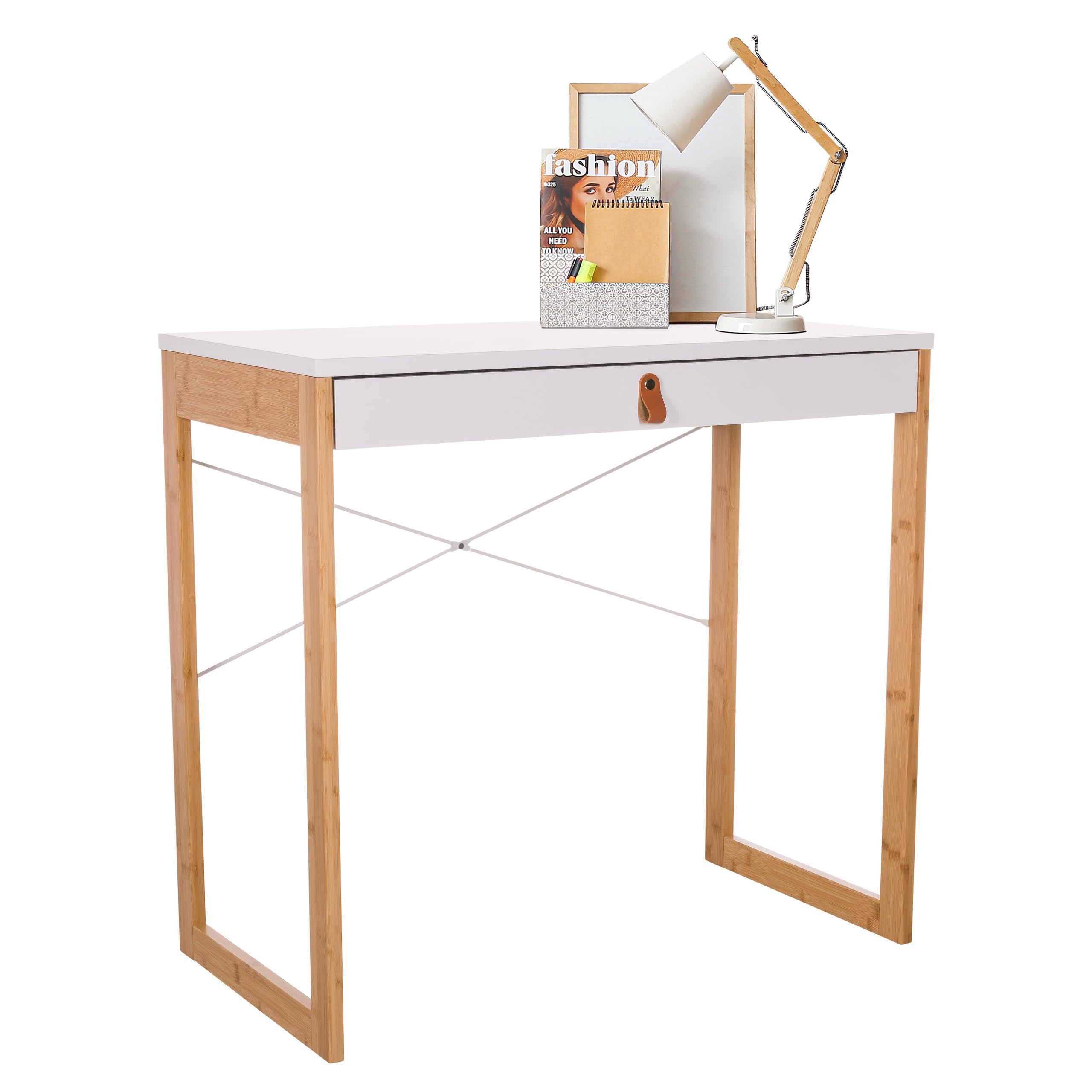 Petite table de style scandinave pour un coin télétravail apaisant