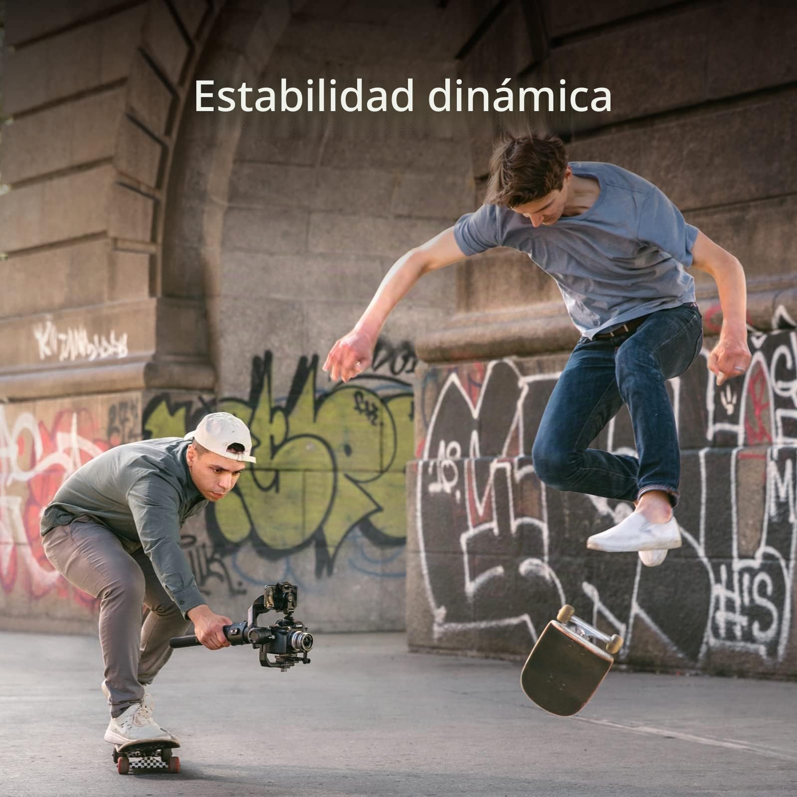 DJI Ronin-SC, estabilizador en tres ejes para cámaras, carga útil hasta 2 kg, diseño ligero, estabilidad dinámica, funciones automatizadas, apto para Canon/Sony/Panasonic/Nikon/Fujifilm