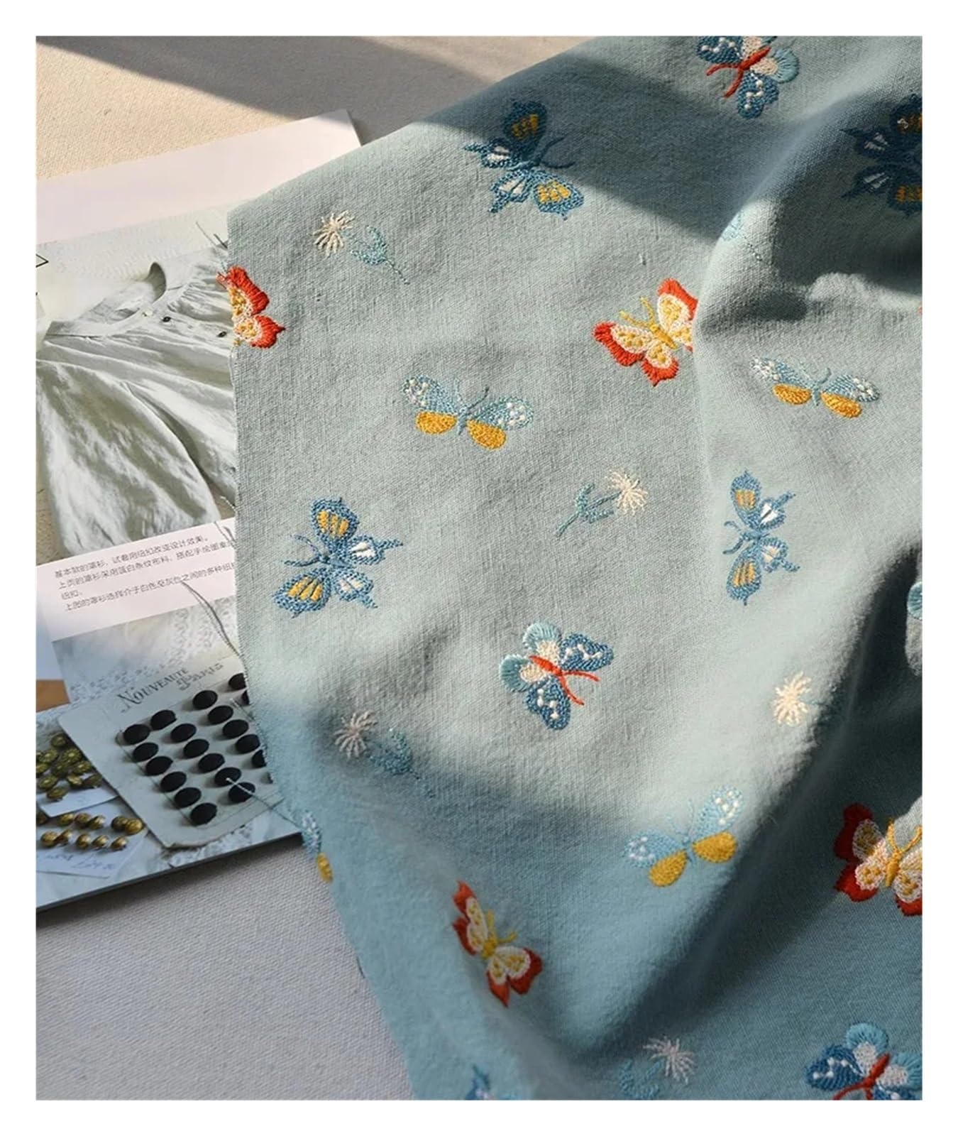 Tela de algodón y lino bordada con diseño de mariposas, hecha a mano, for sofá, almohada, mantel y bolso.(2 black)