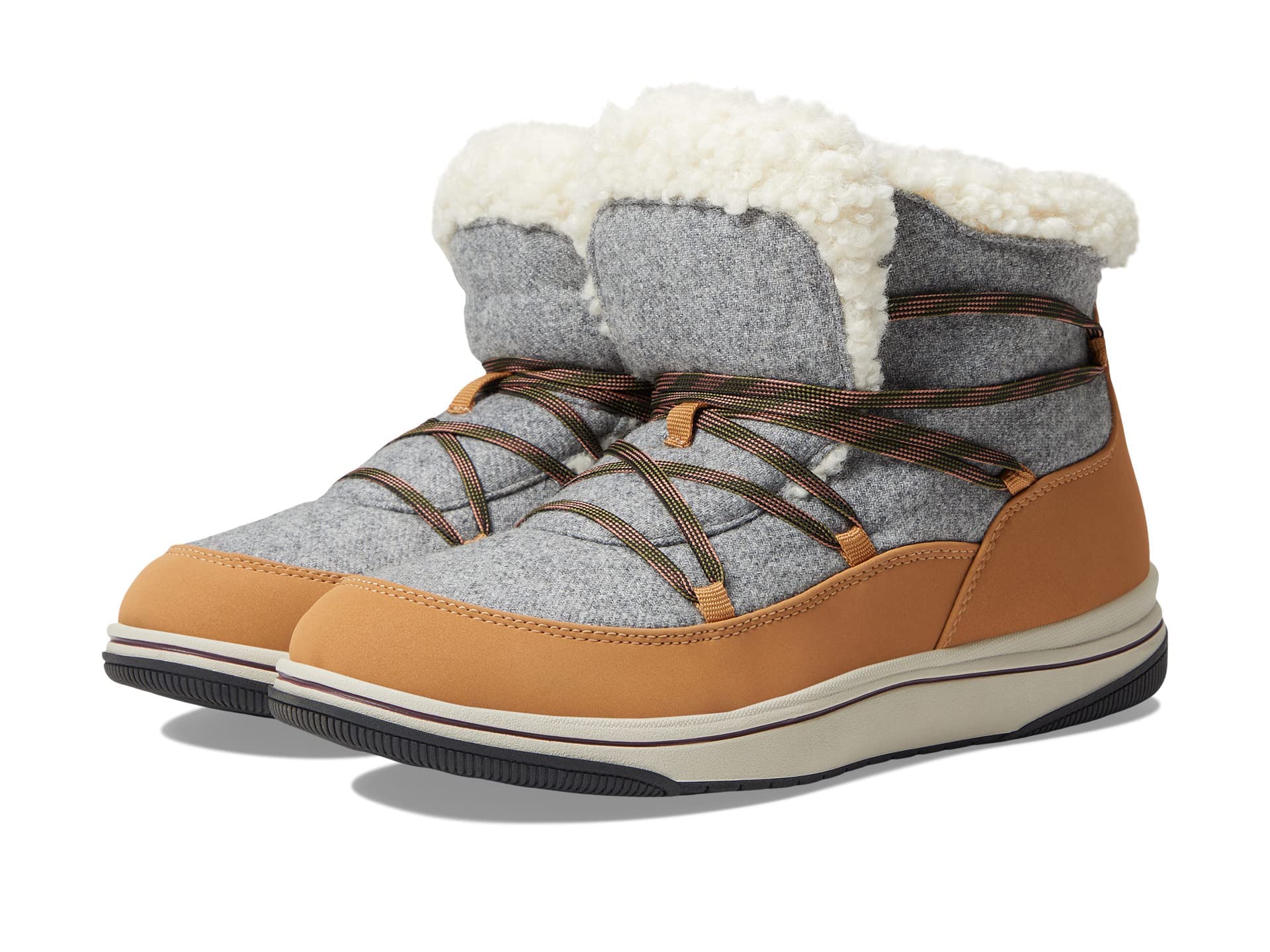 Clarks womens Breeze GlacierAnkle Boot